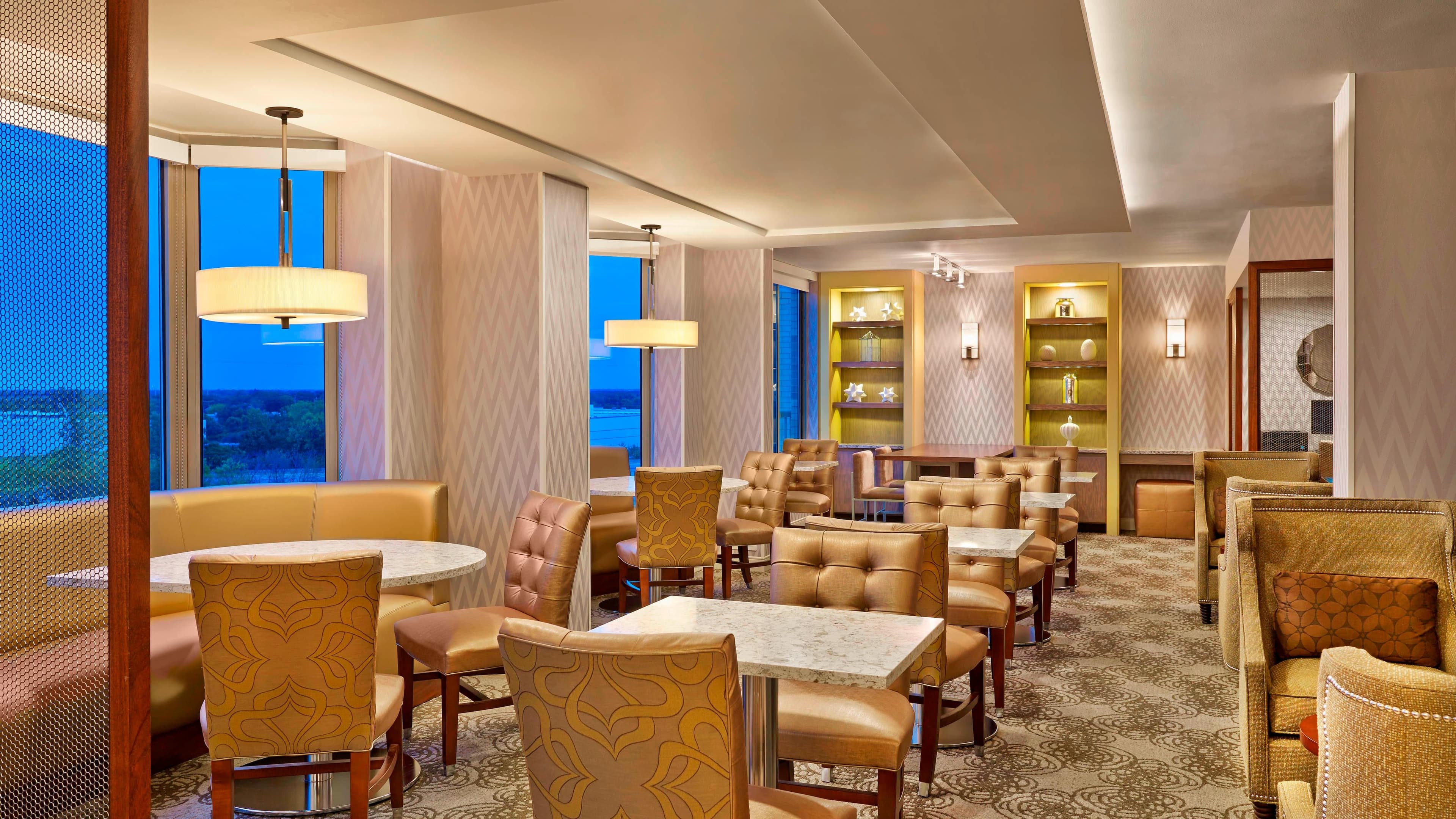 Sheraton Suites Chicago Elk Grove - Image 5