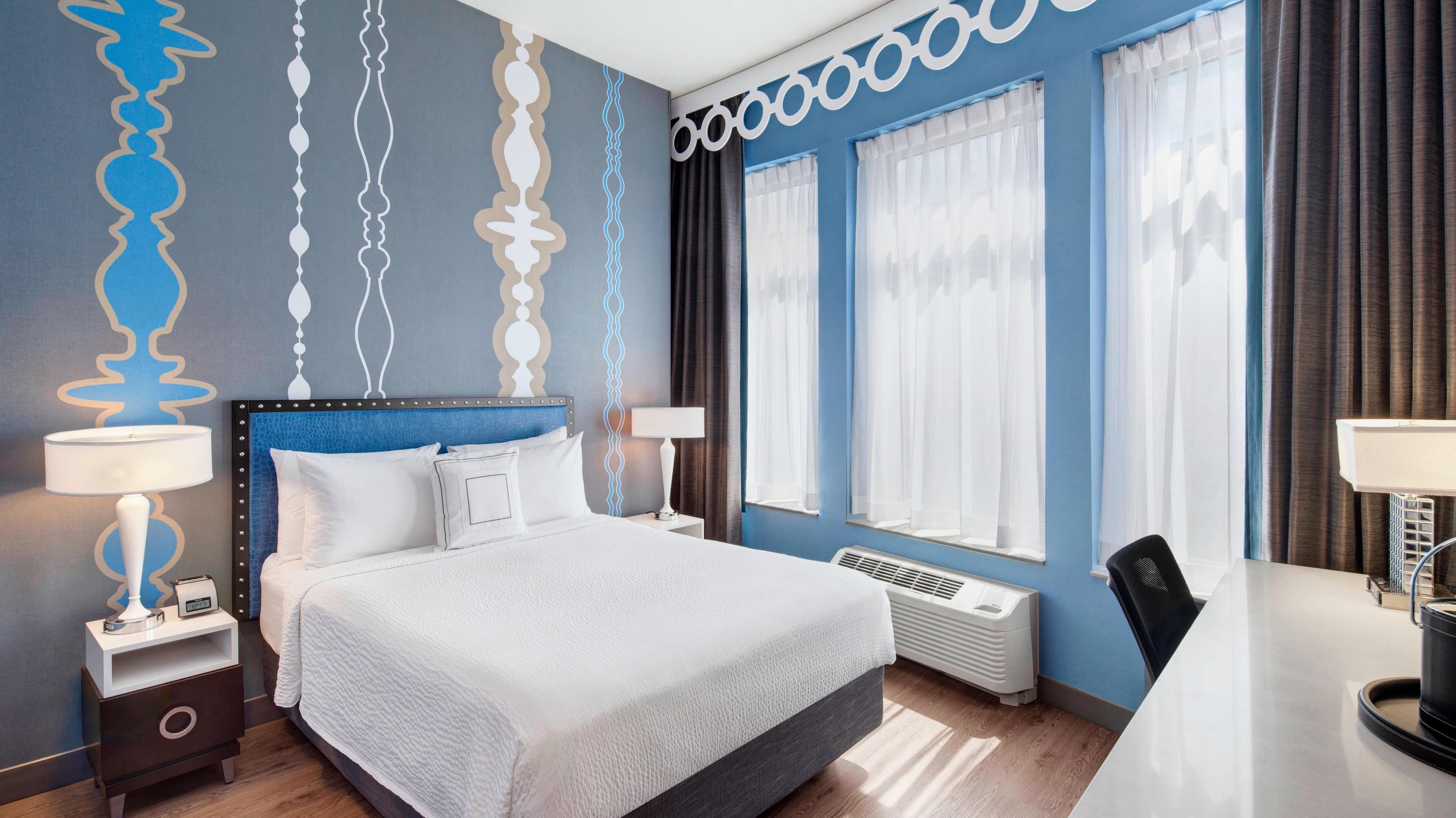 Fairfield Inn & Suites Chicago Downtown/Magnificent Mile - Image 4