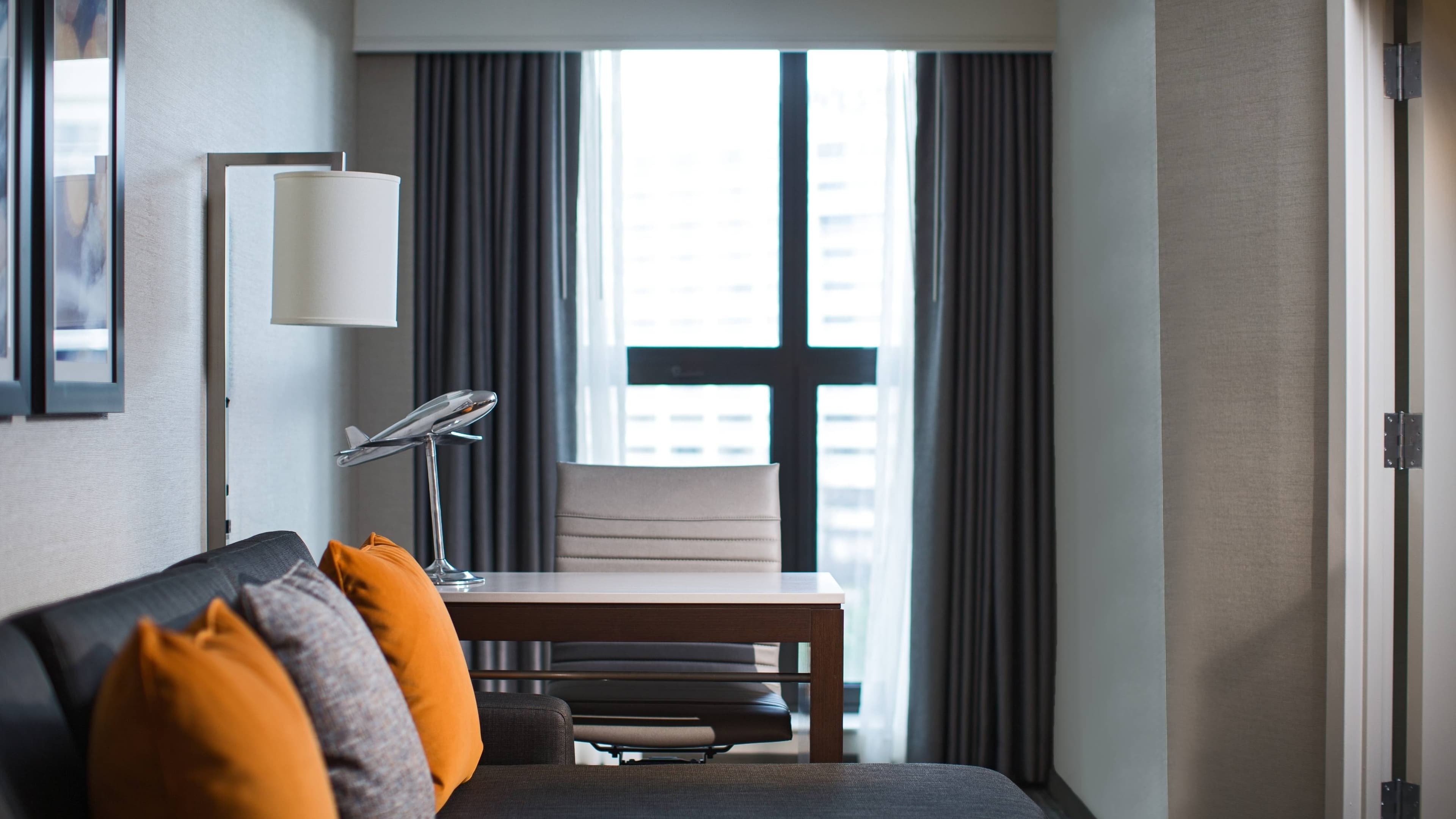 Chicago Marriott Suites O'Hare - Image 4