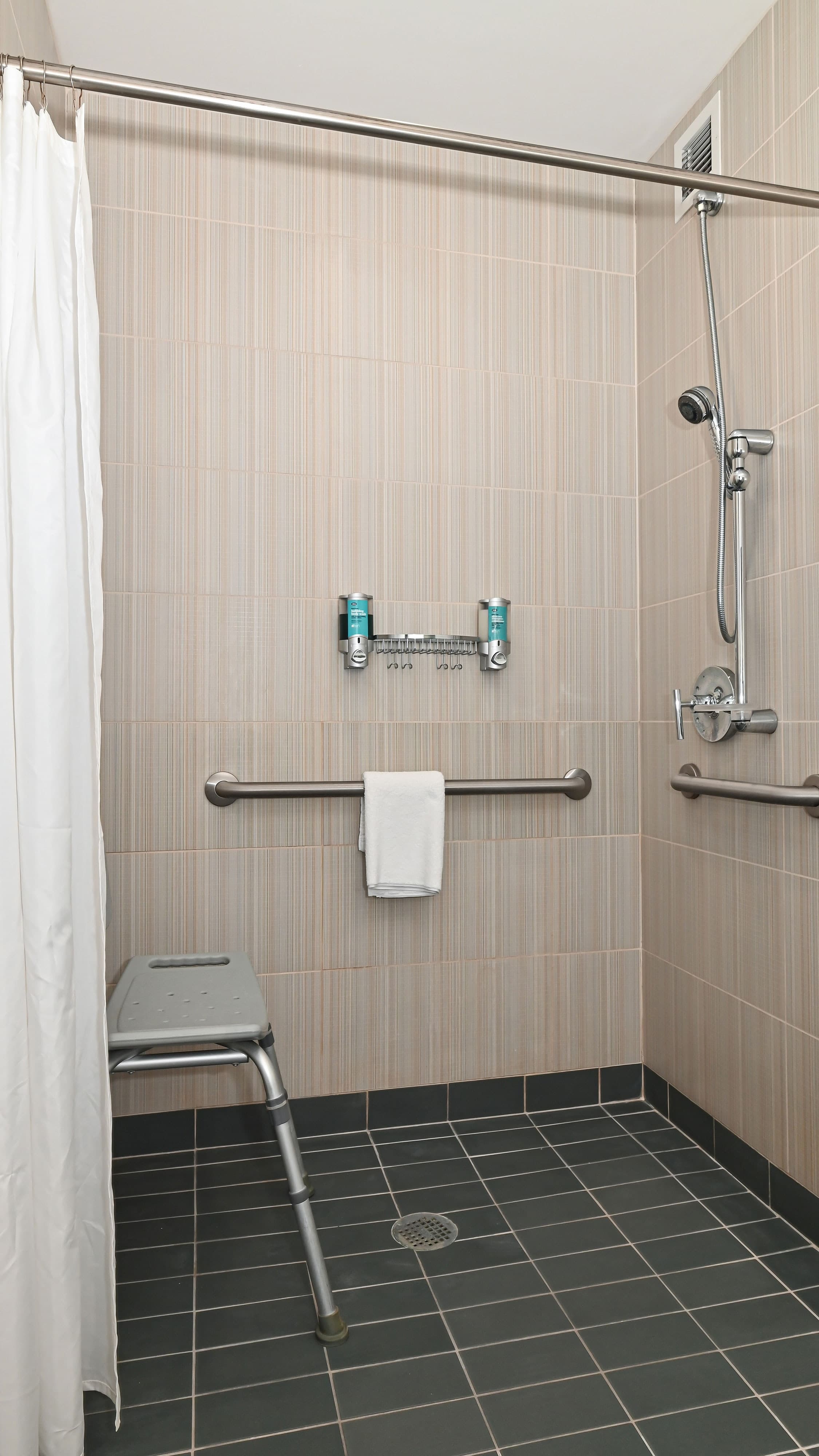 Aloft Room - Image 10