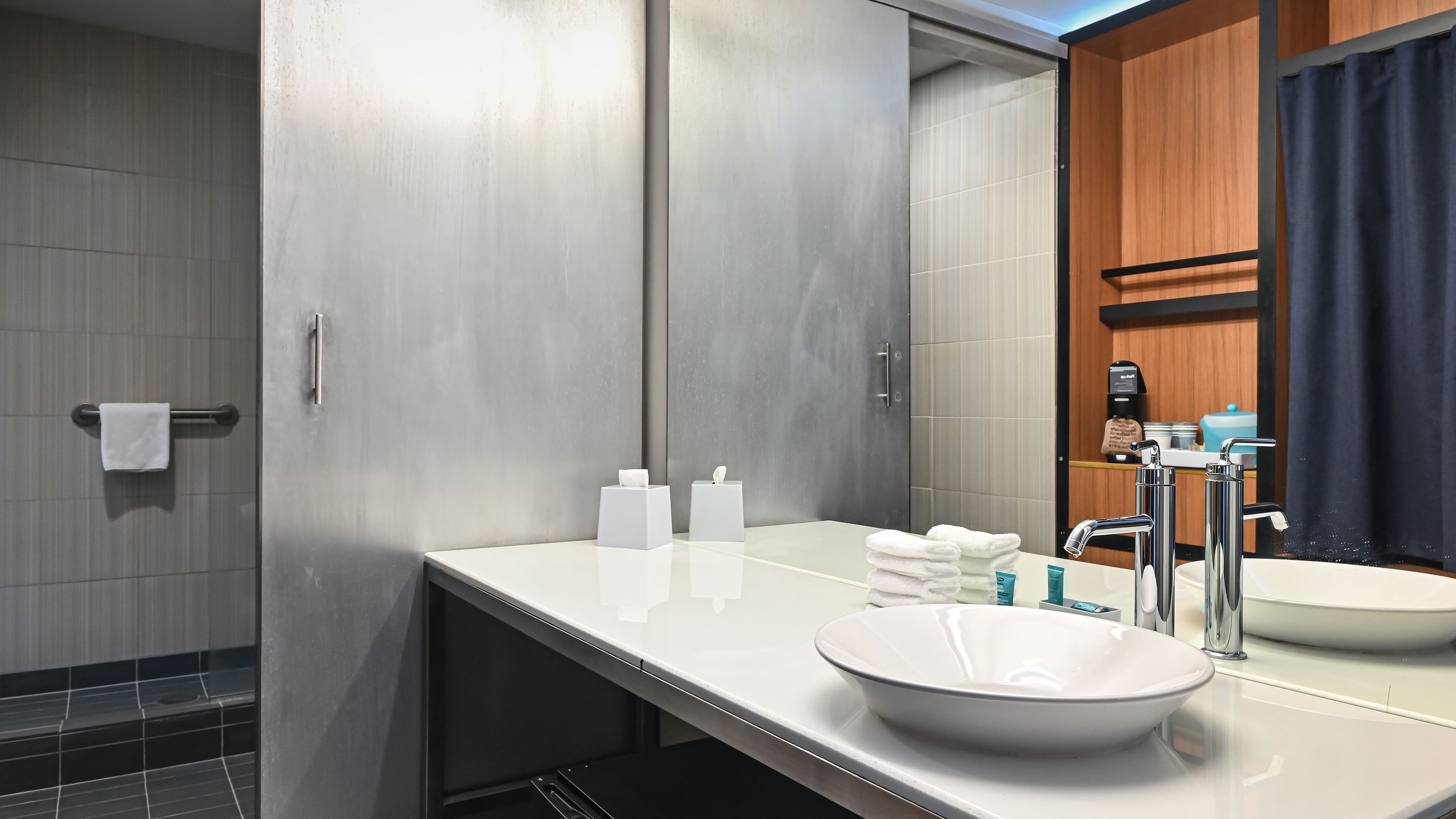 Aloft Room - Image 7