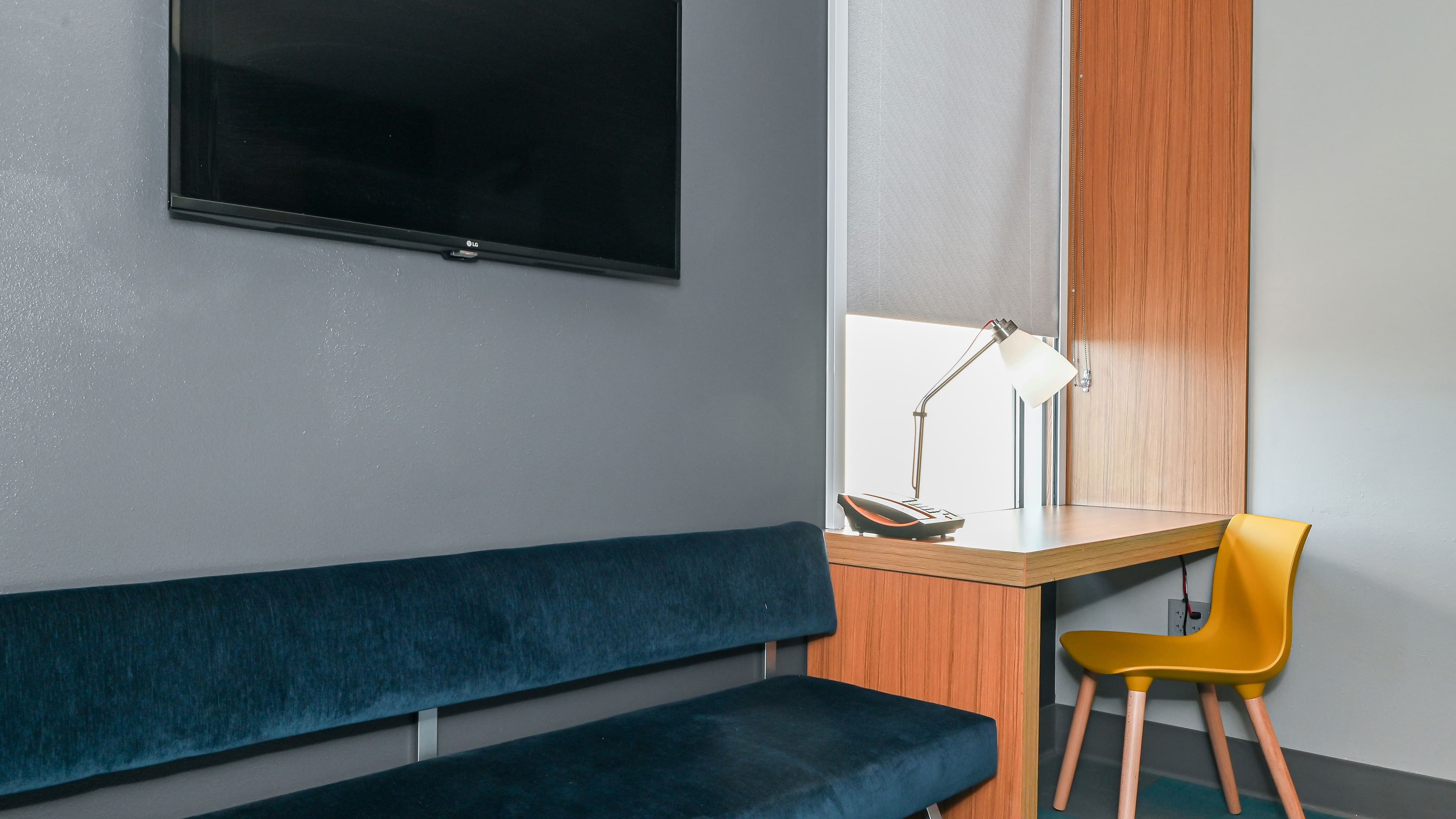 Aloft Room - Image 3