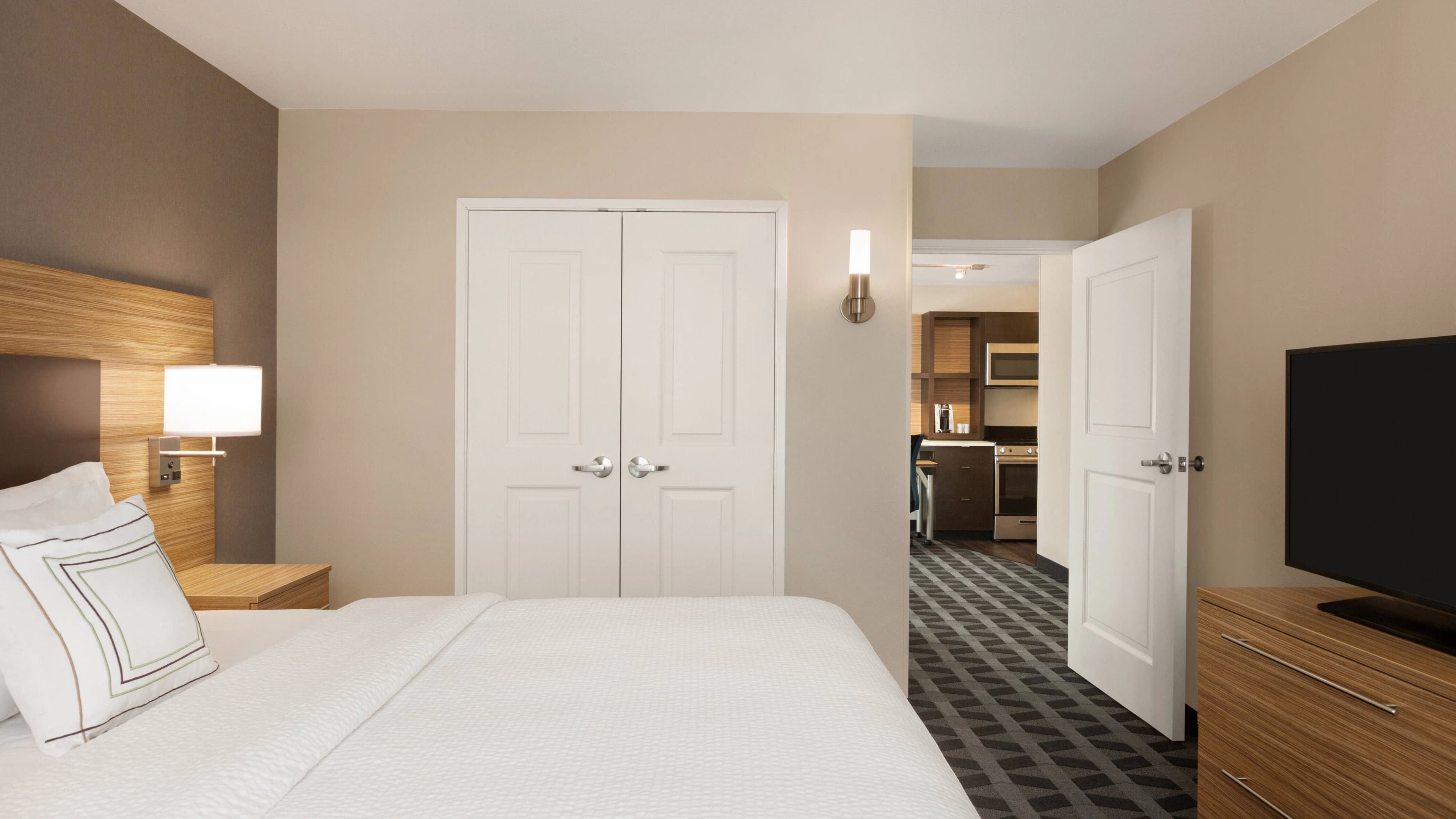 TownePlace Suites Cedar Rapids Marion - Image 4
