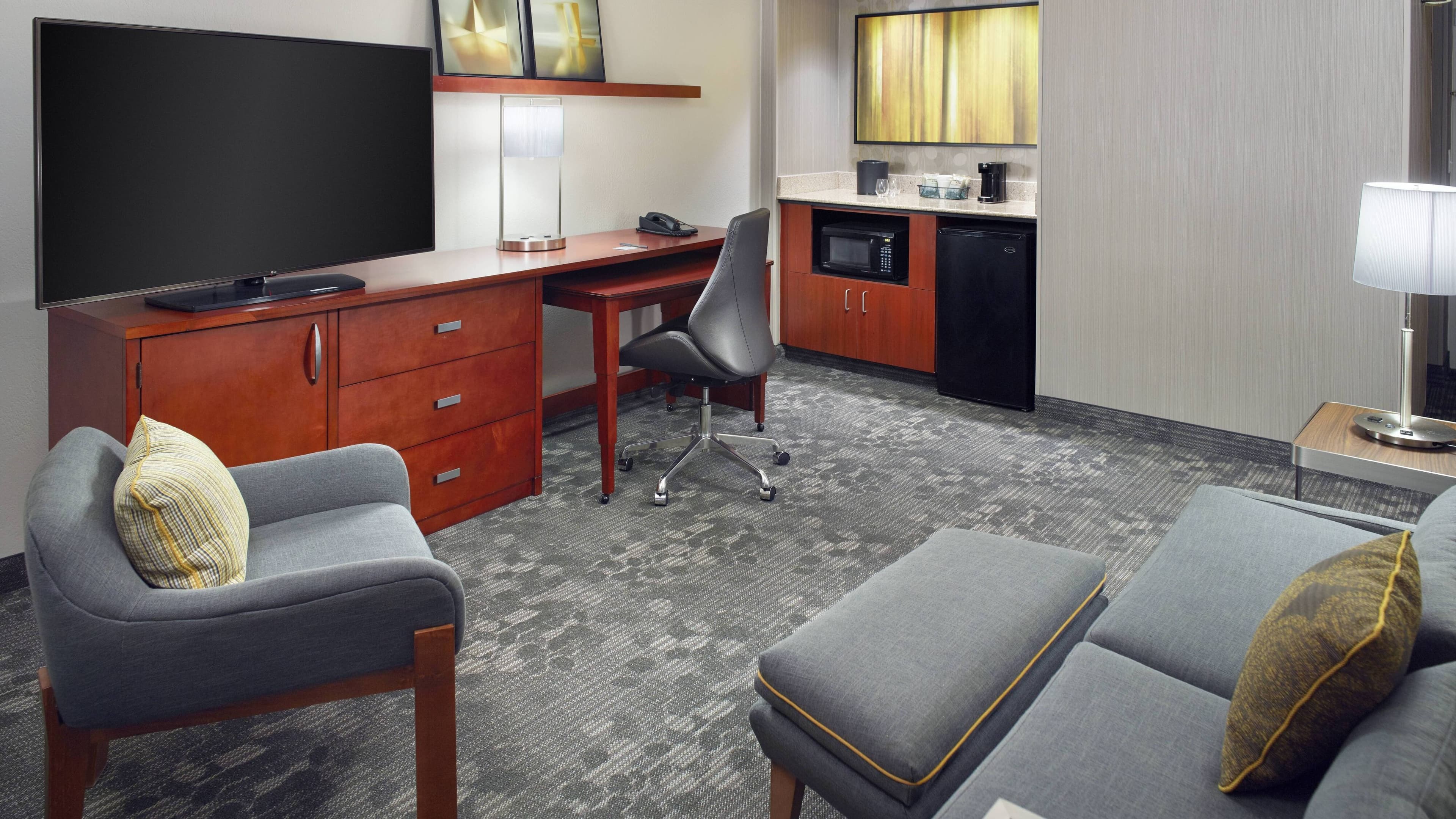 Courtyard Charlotte SouthPark - Image 2