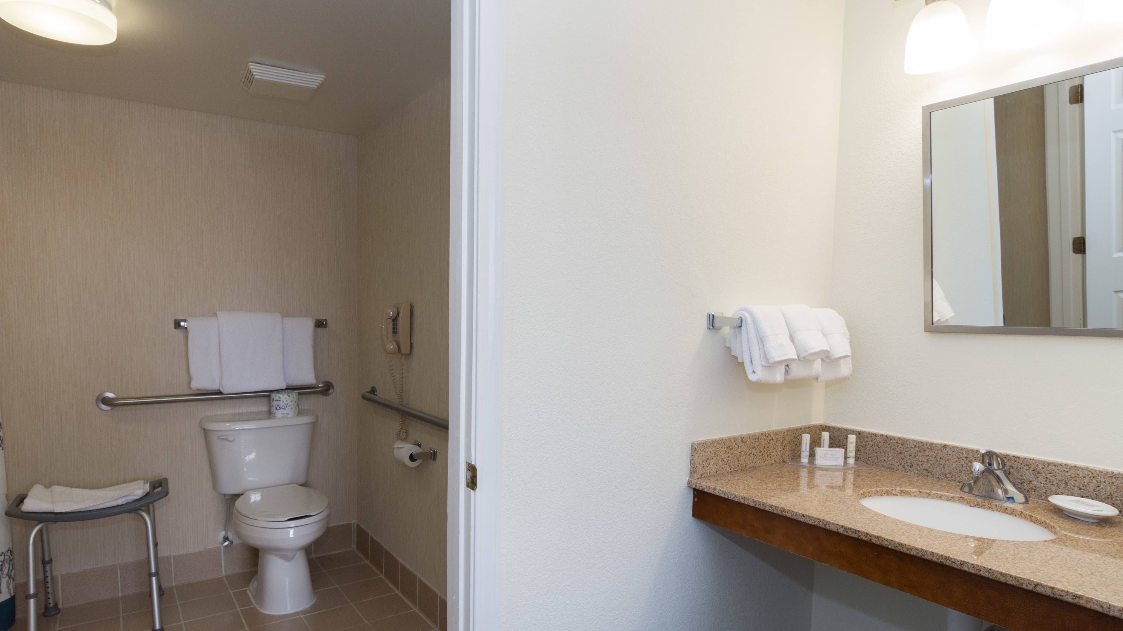 One Bedroom King Suite - Image 9