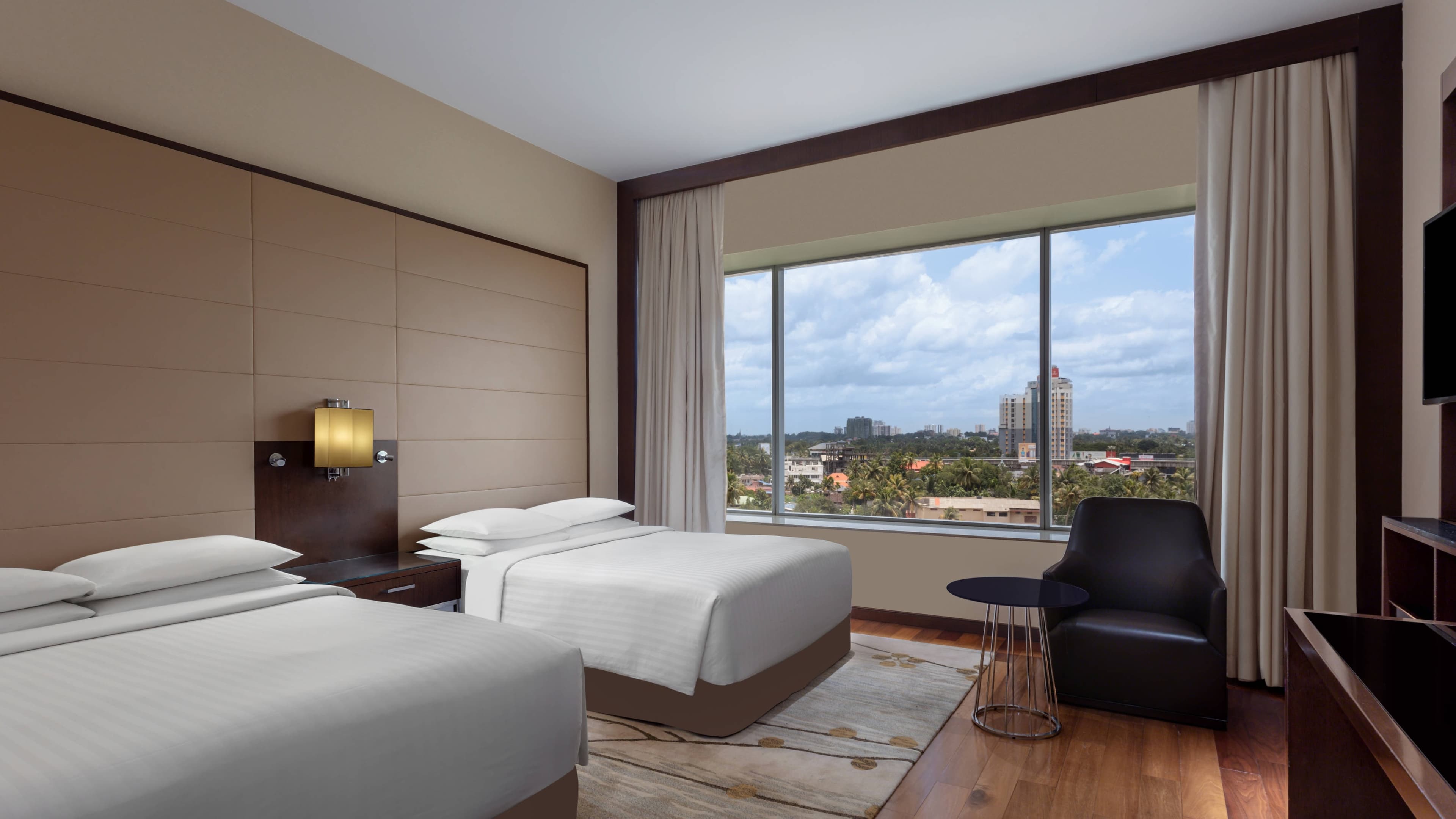 Kochi Marriott Hotel - Image 2