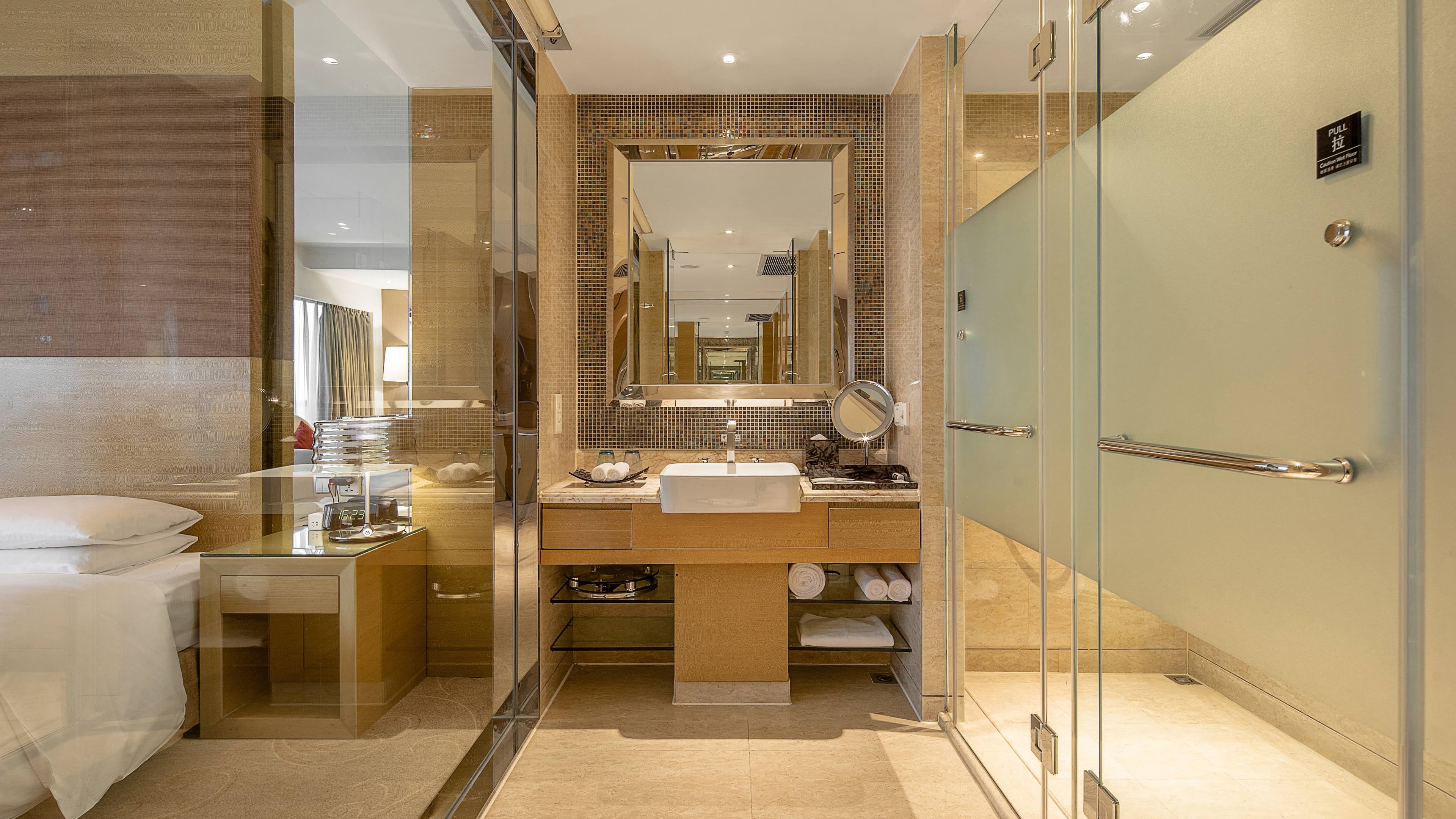 Renaissance Chengdu Hotel - Image 5