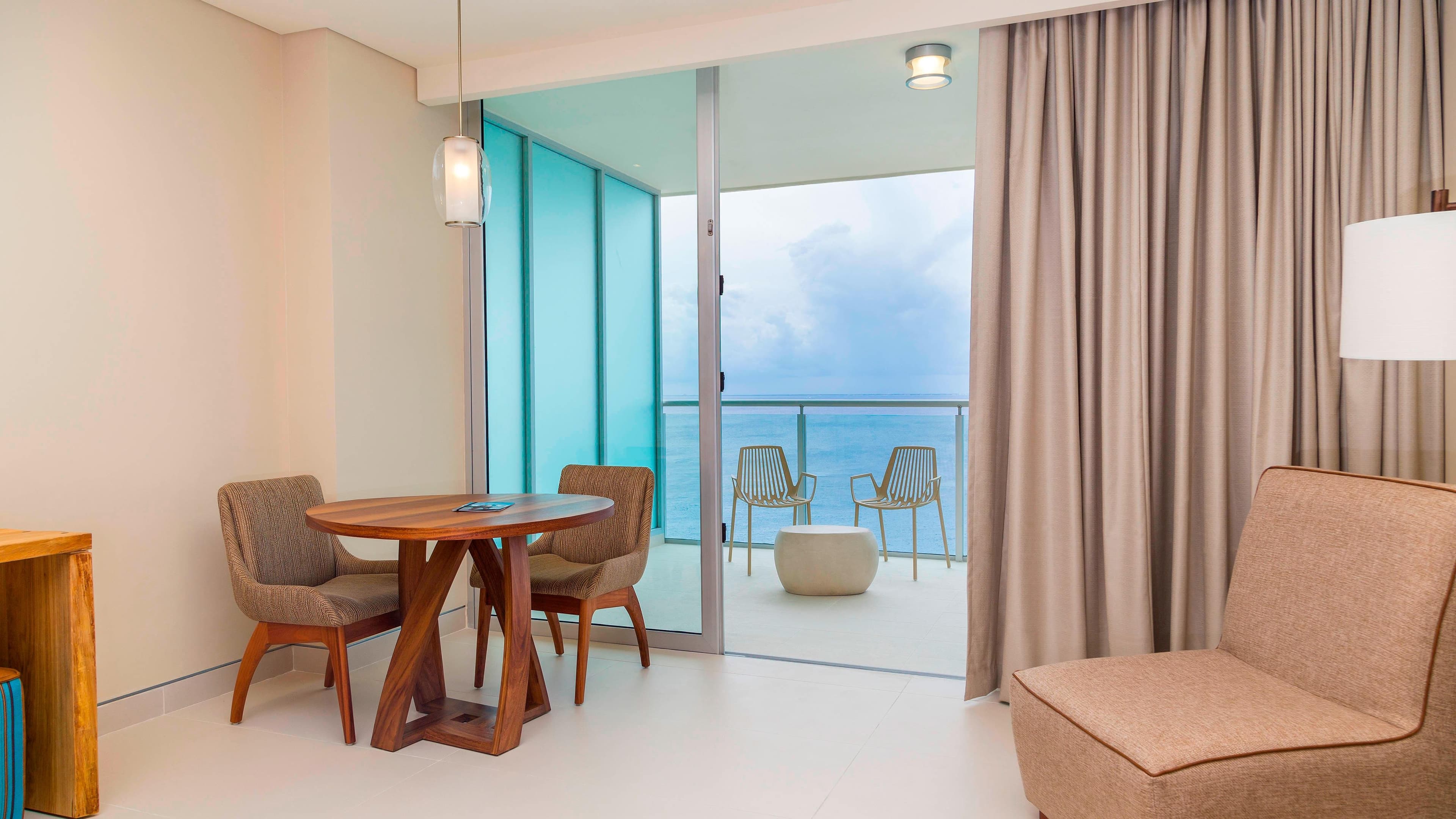 Classic Balcony 1 King - Image 2