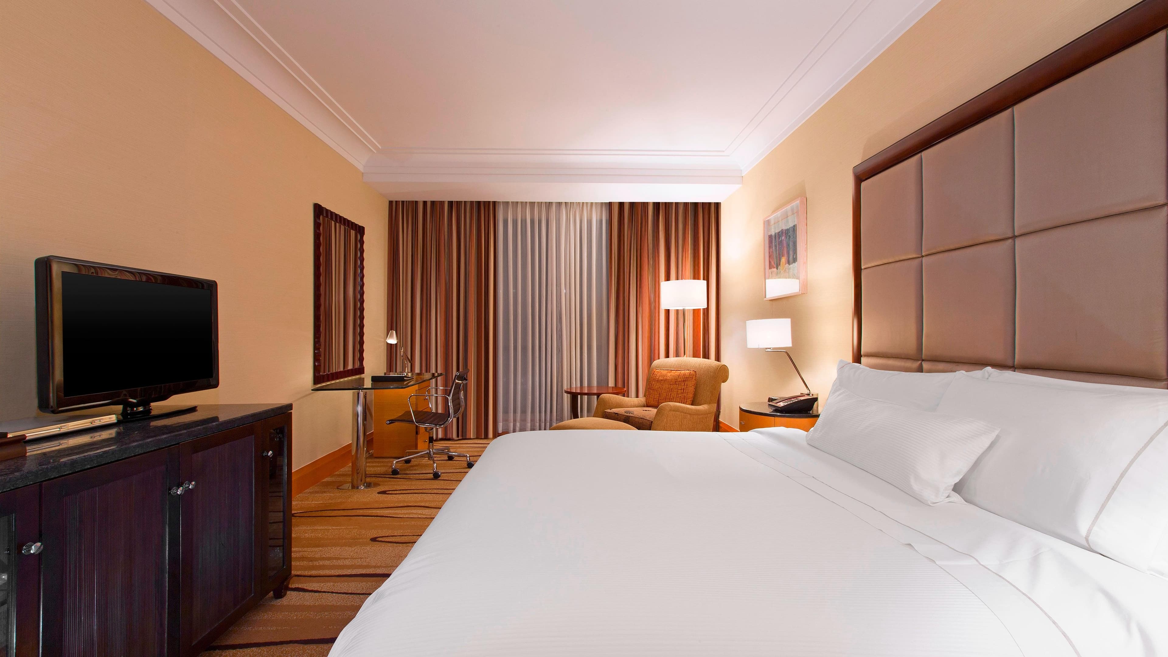 Deluxe King Room - Image 1