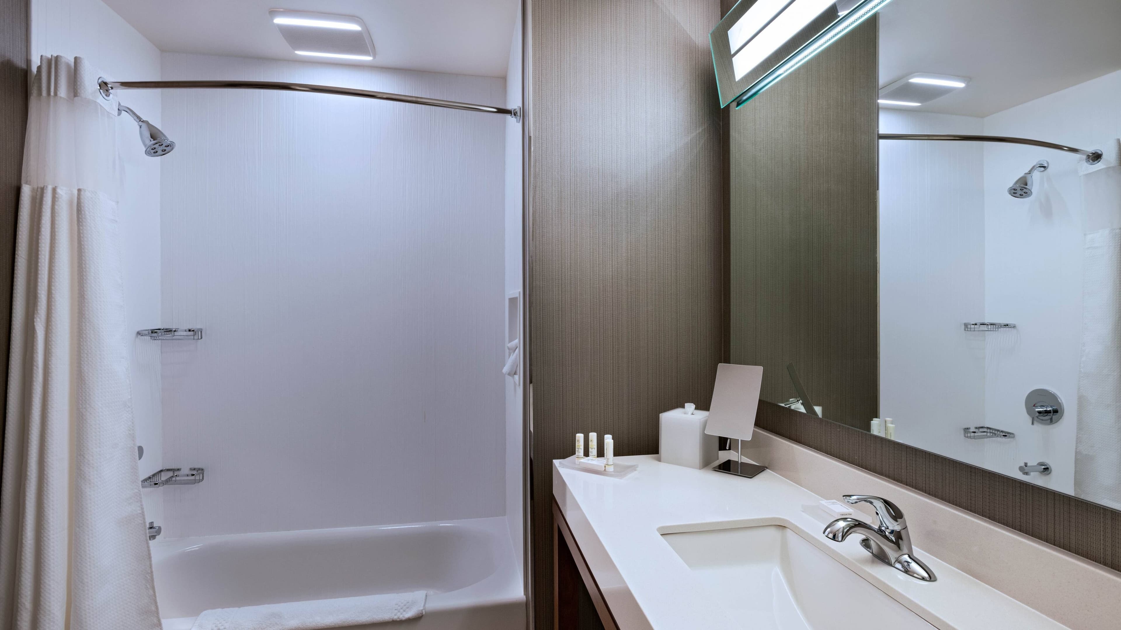 Courtyard Dallas Grand Prairie - Image 4