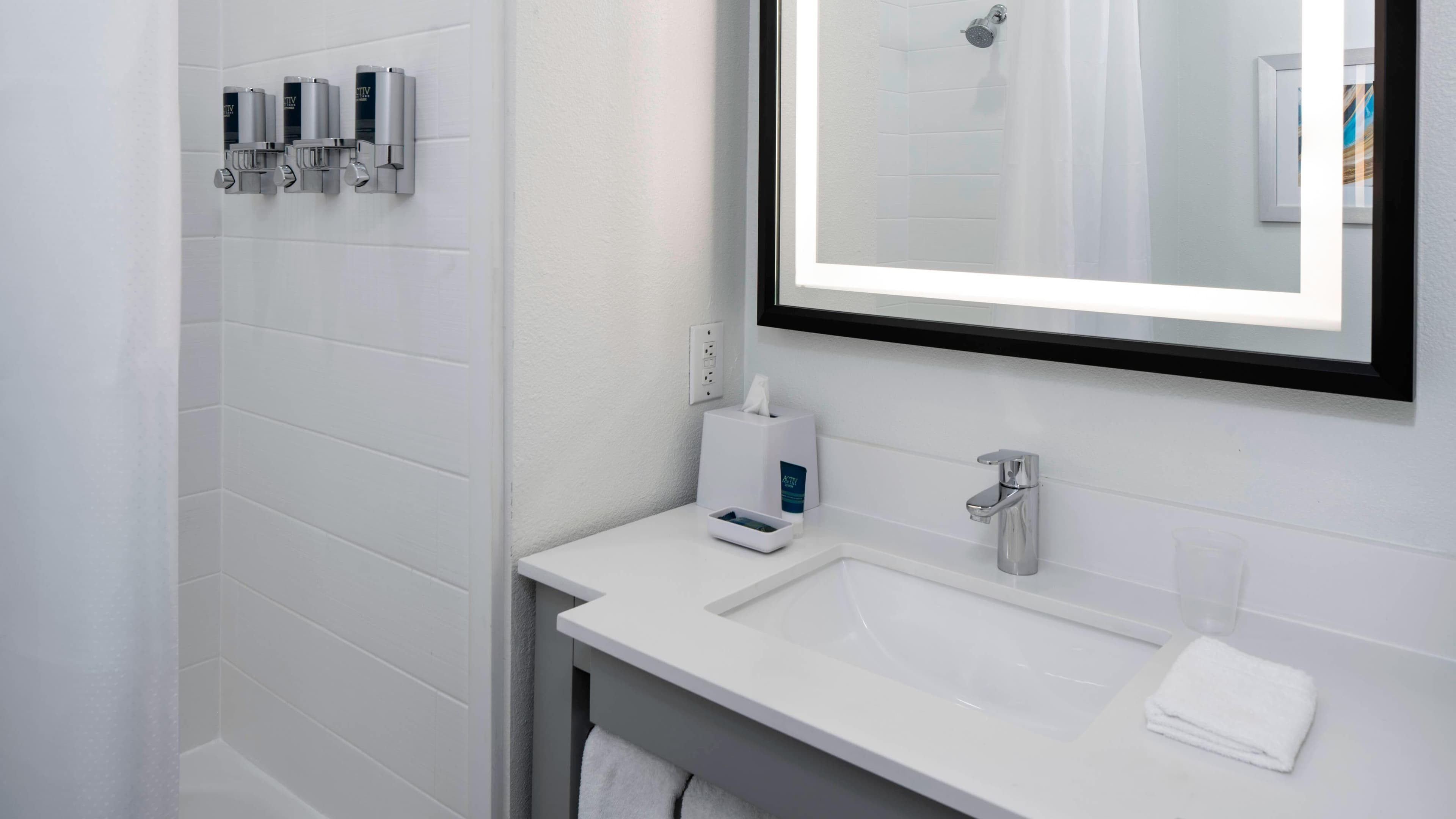 Four Points by Sheraton Dallas Arlington Entertainment District - Image 4