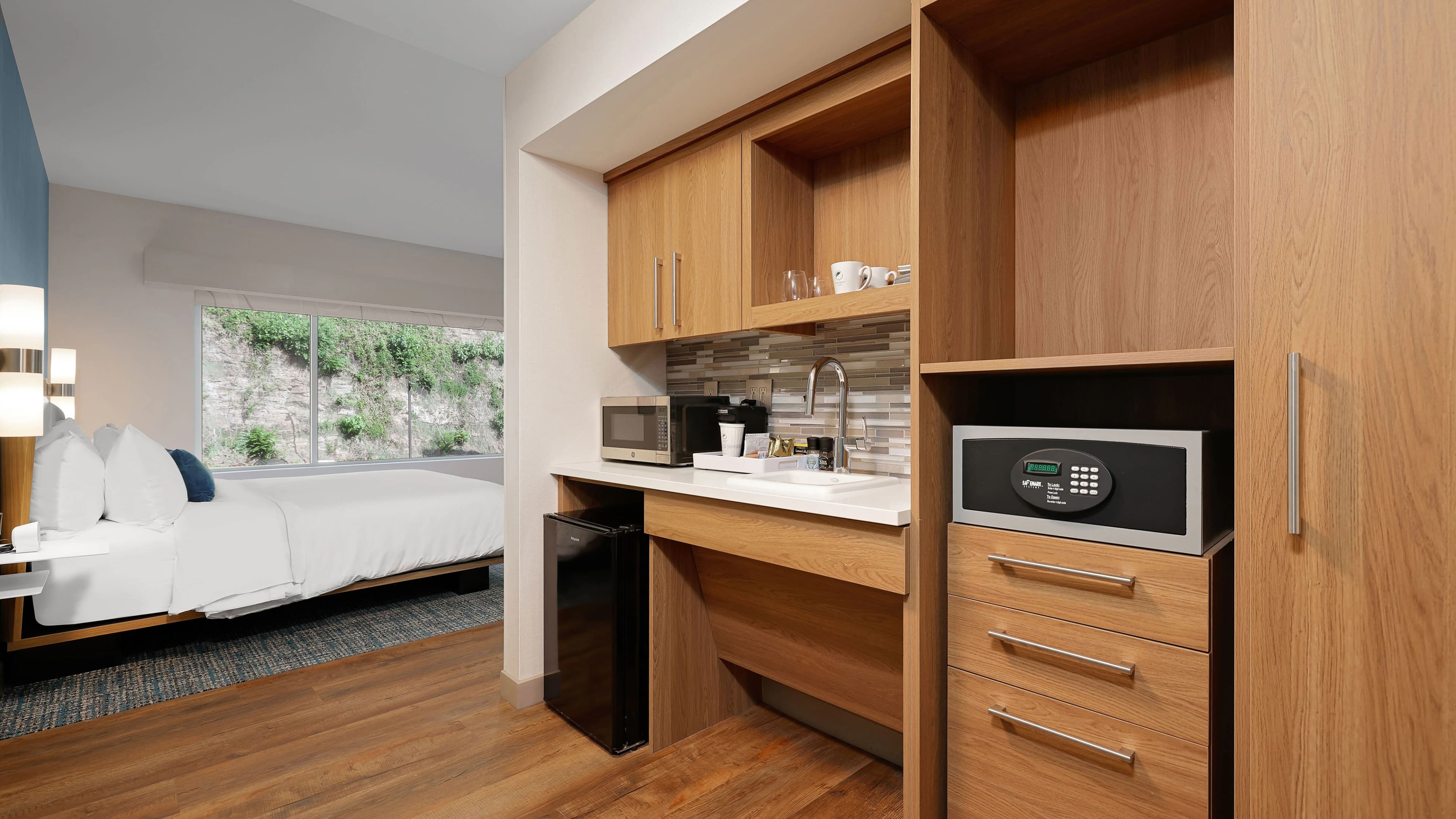 Element New York Wood-Ridge - Image 5