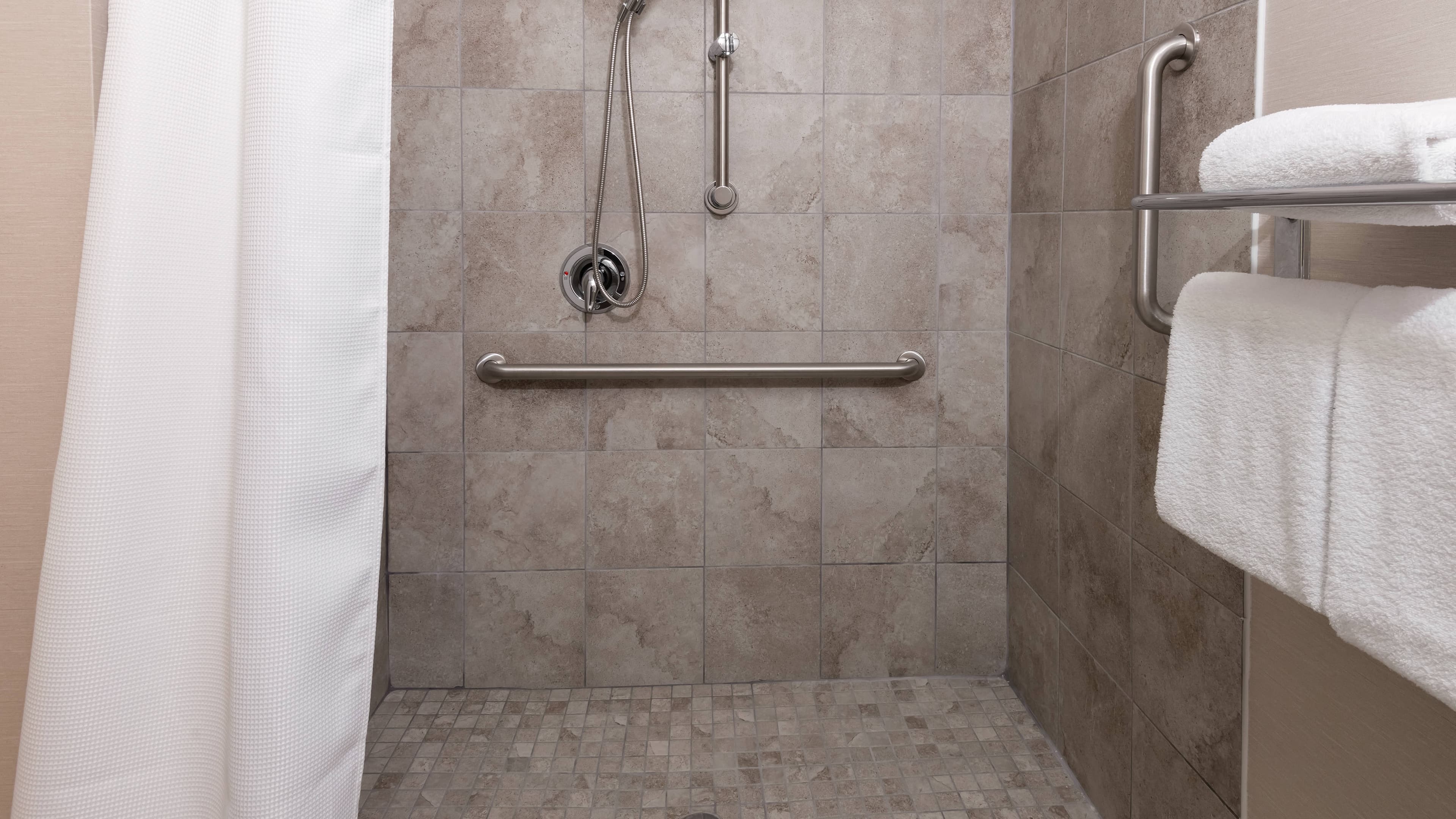 1 Bedroom 2 room Suite - Image 10