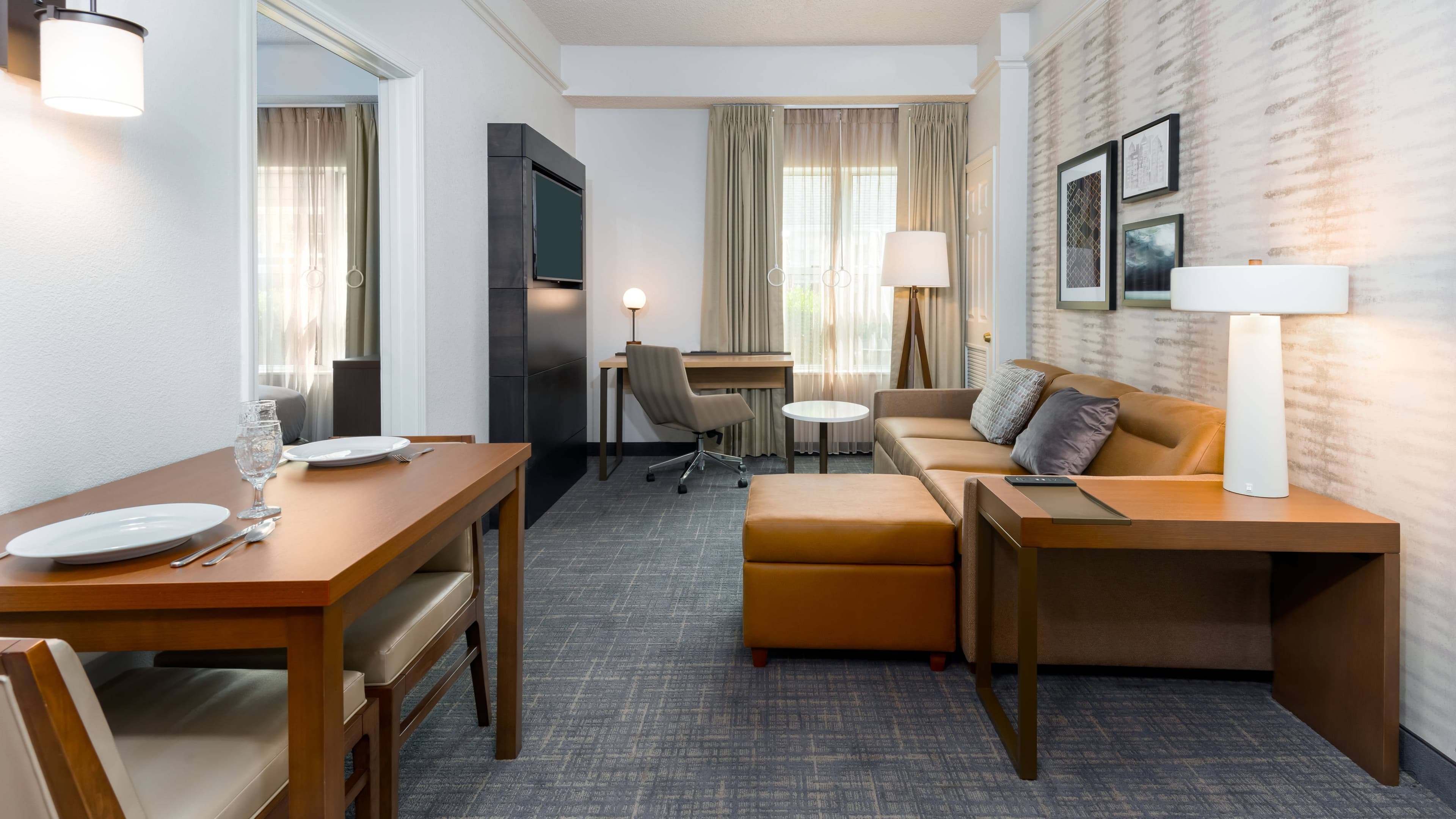 1 Bedroom 2 room Suite - Image 5