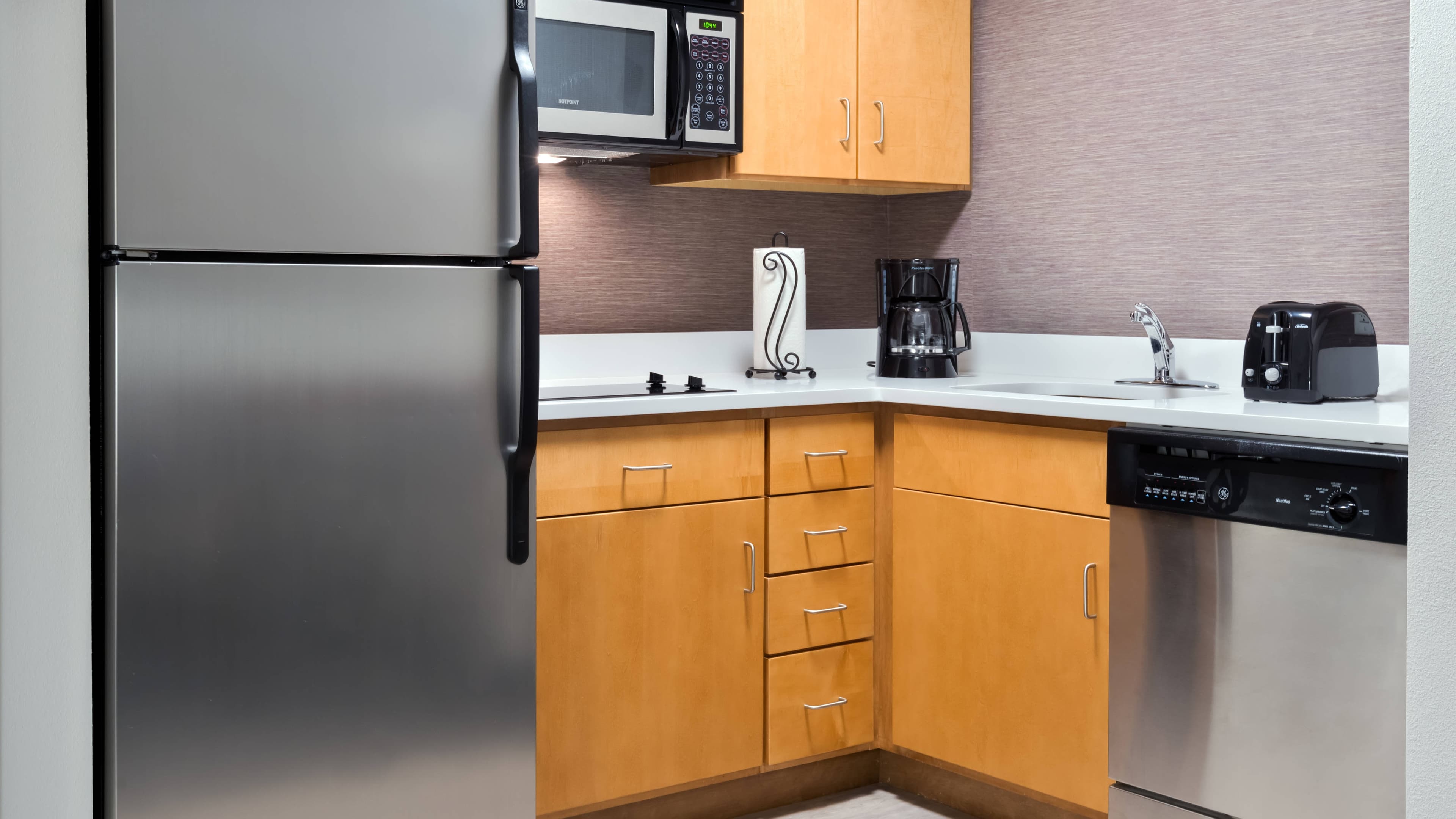 1 Bedroom 2 room Suite - Image 3