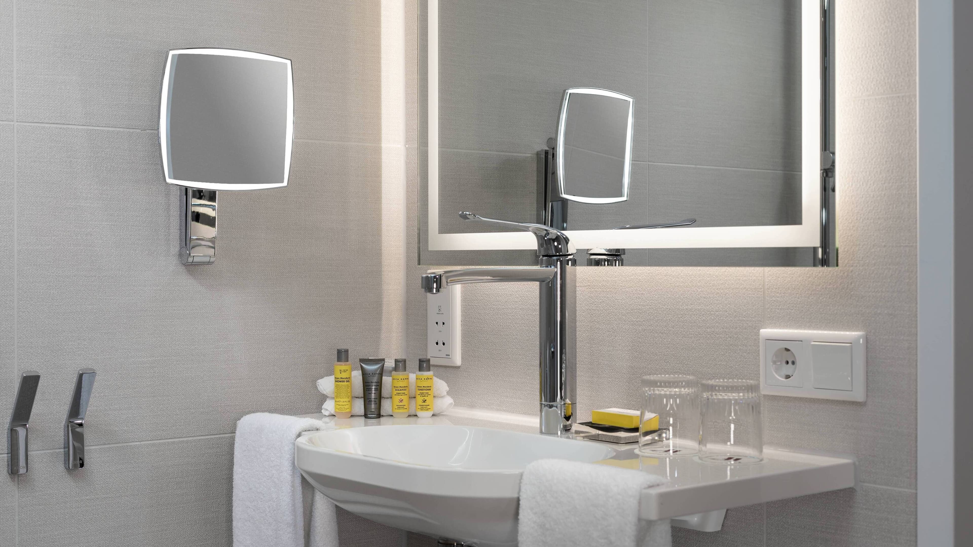 Deluxe Guest room - Image 6