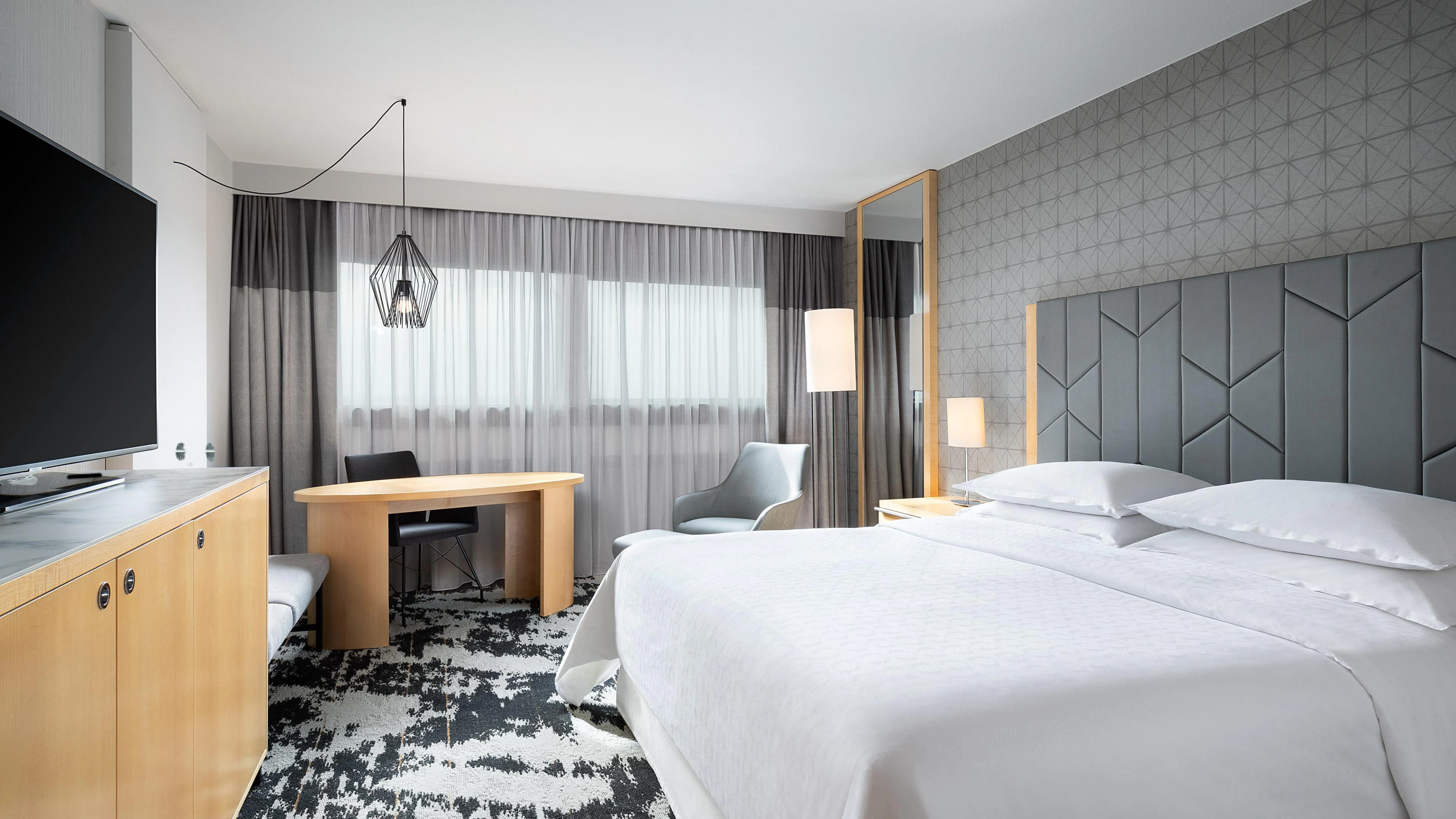 Deluxe Room - Image 3