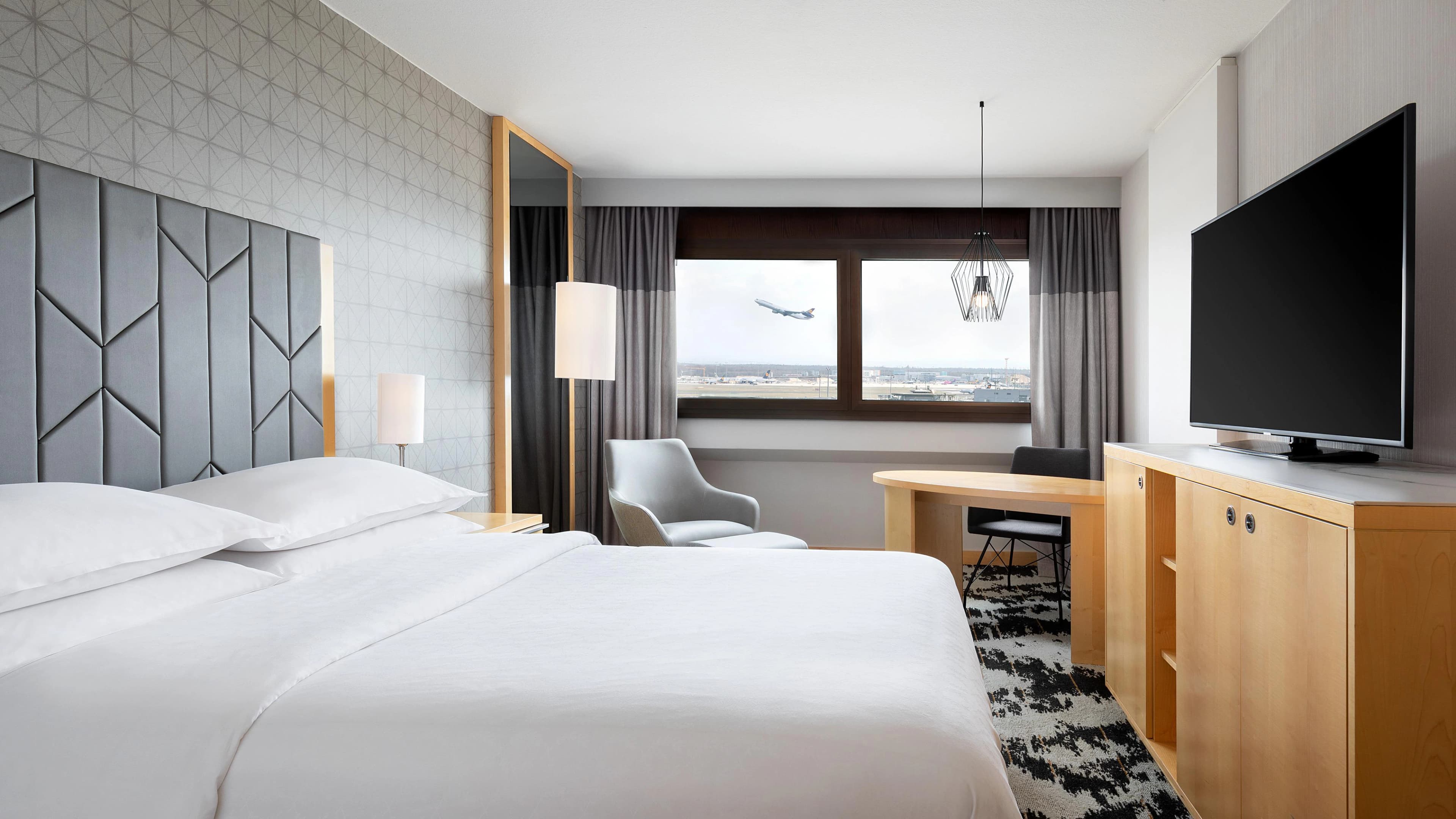 Deluxe Room - Image 4