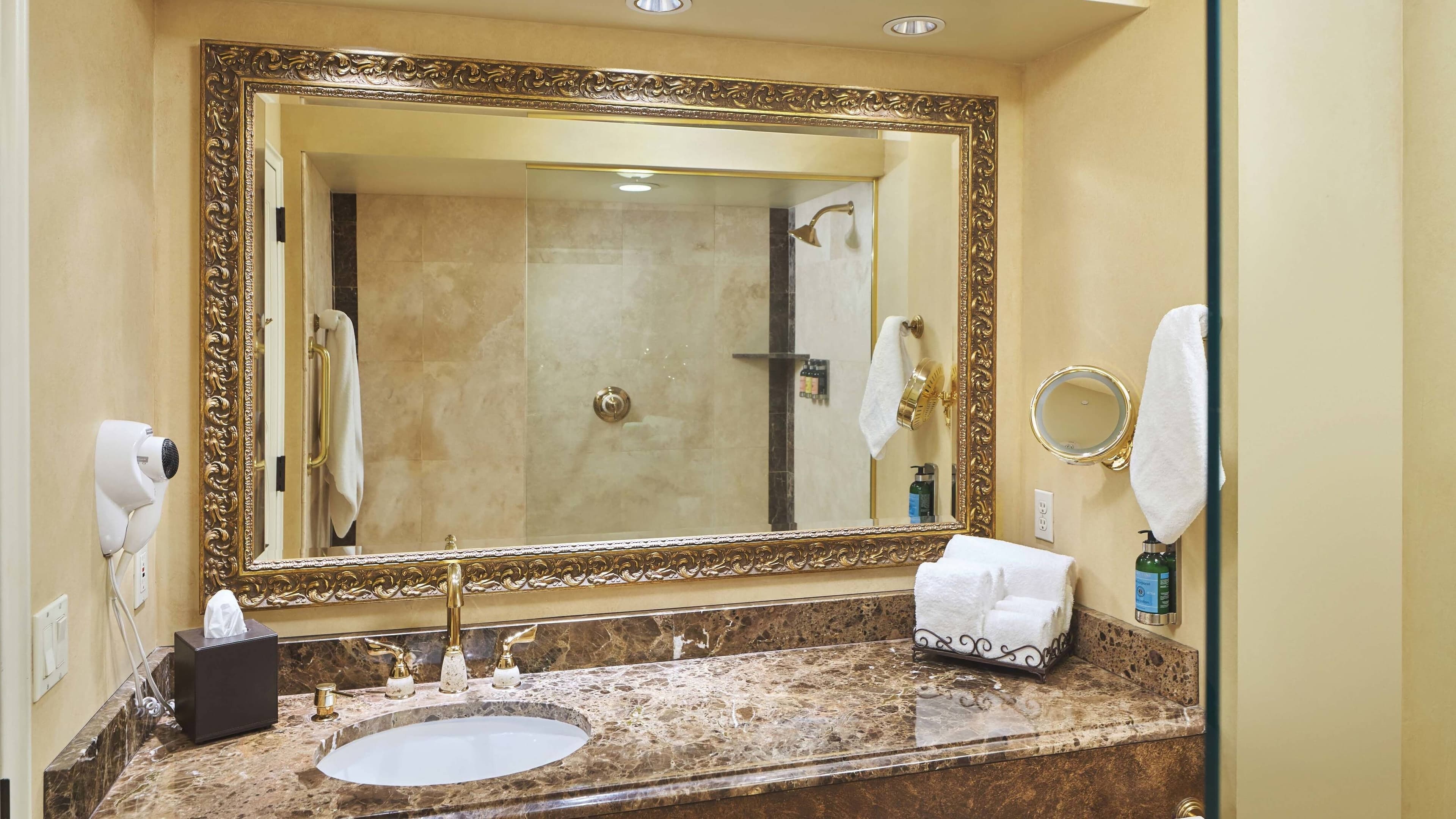 Guest Room - Image 3