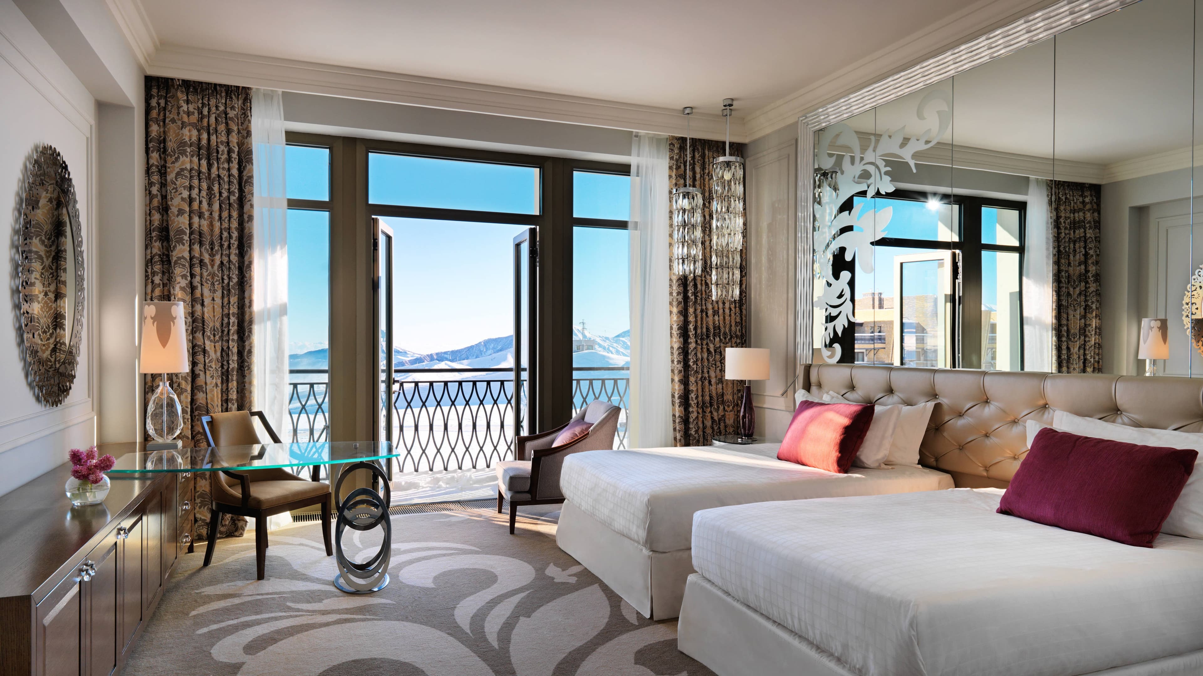 Deluxe Room with Balcony - Image 7