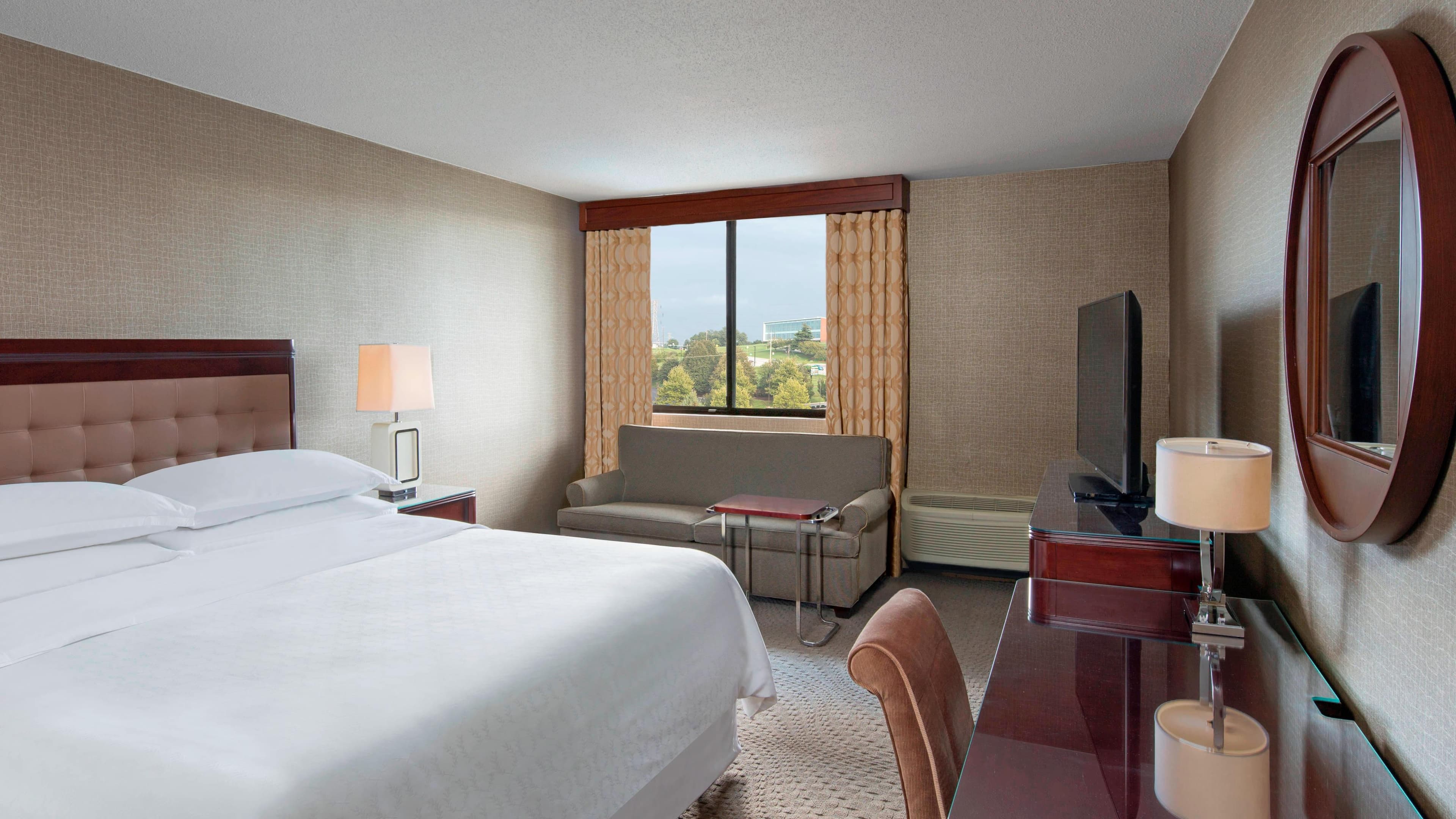 Sheraton Harrisburg Hershey Hotel - Image 4