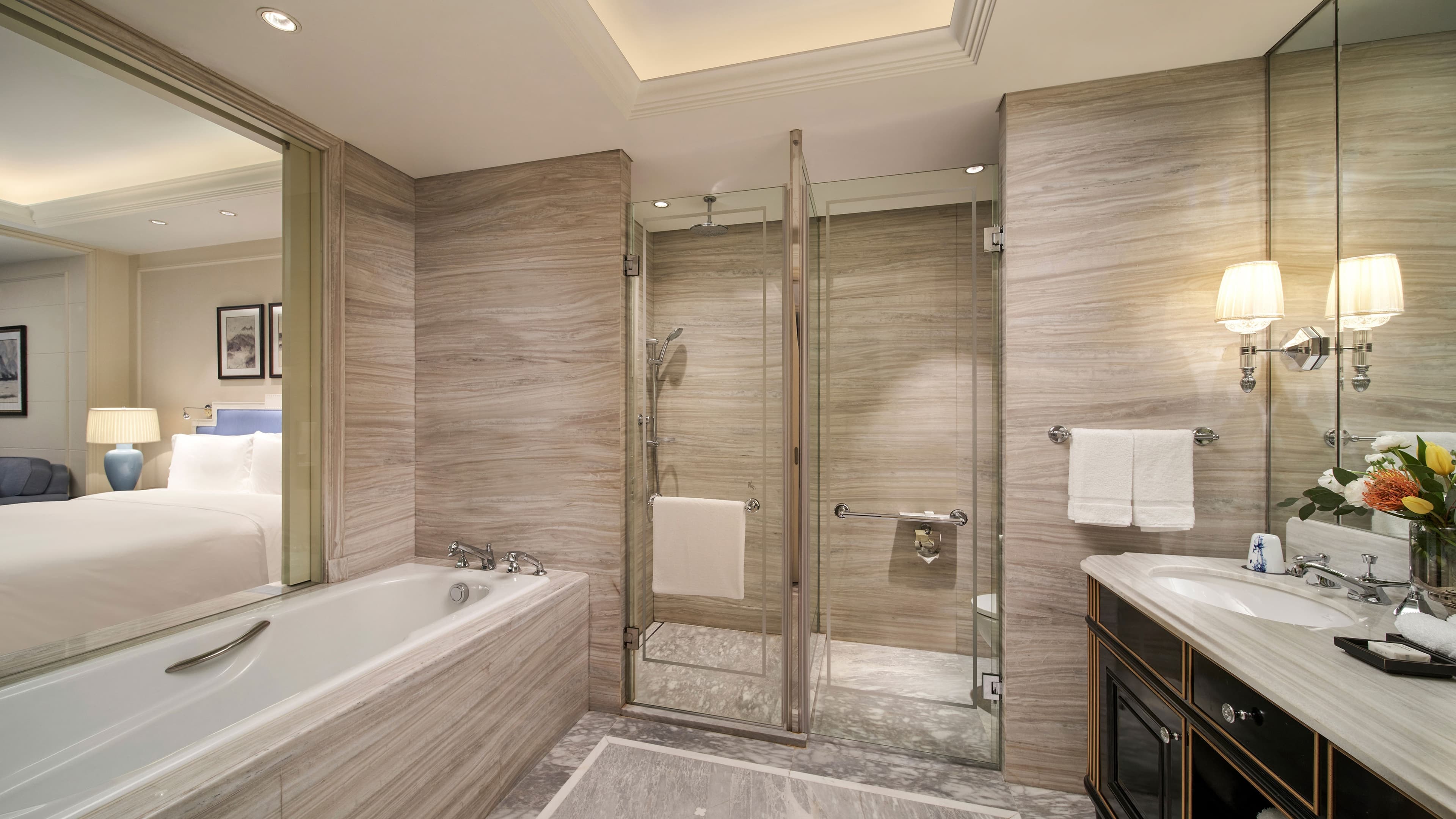 Deluxe Room - Image 3