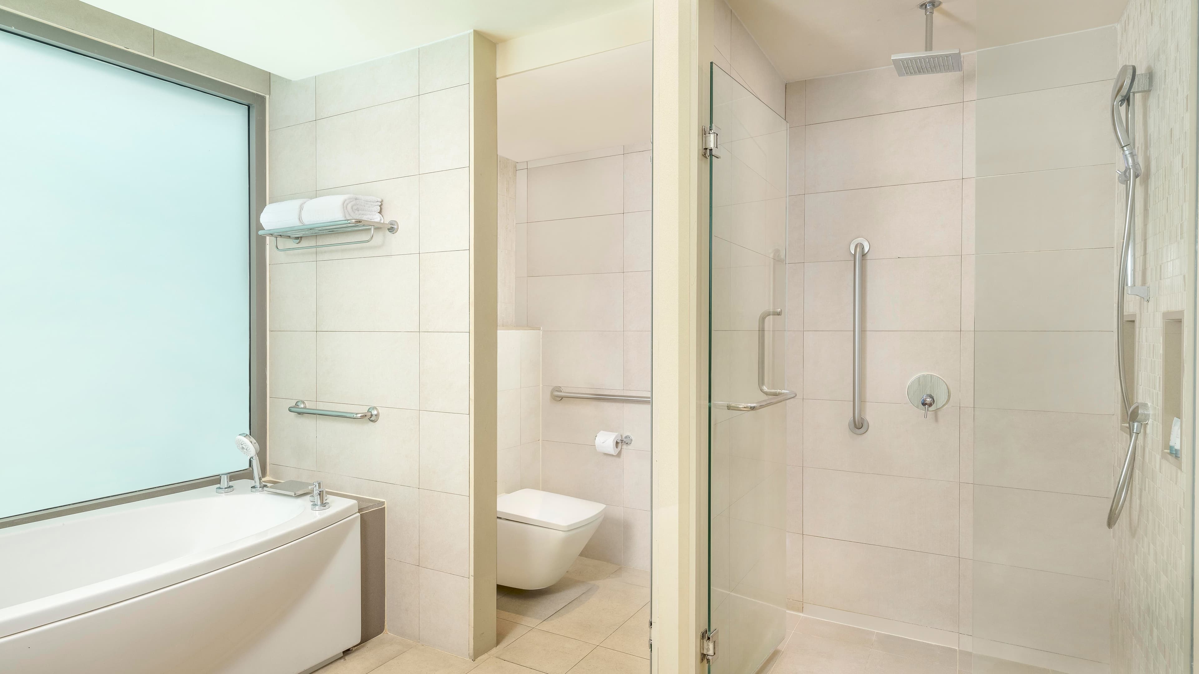 1Queen Bed and 1King Bed - Image 3