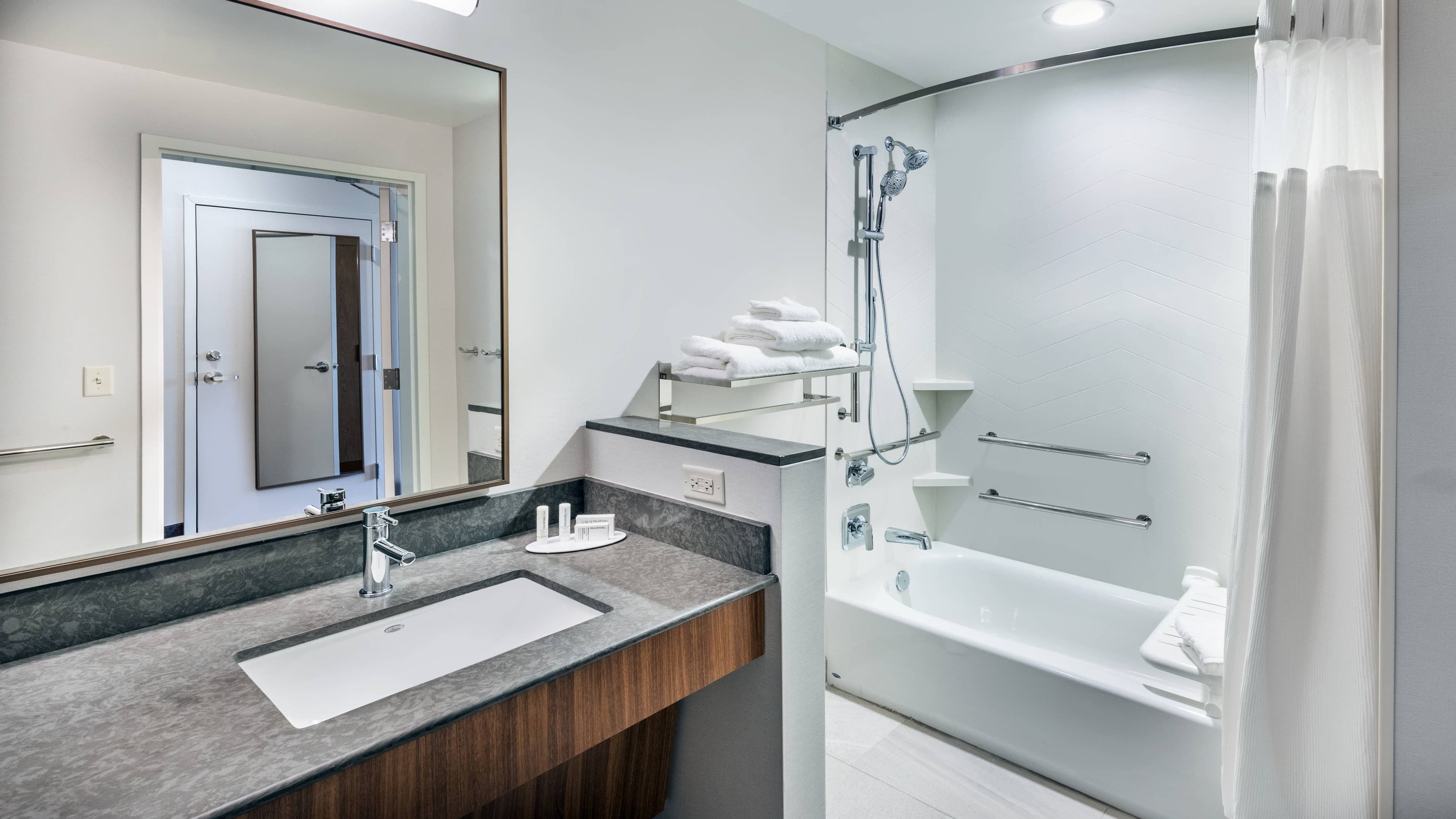 Suite - Image 2