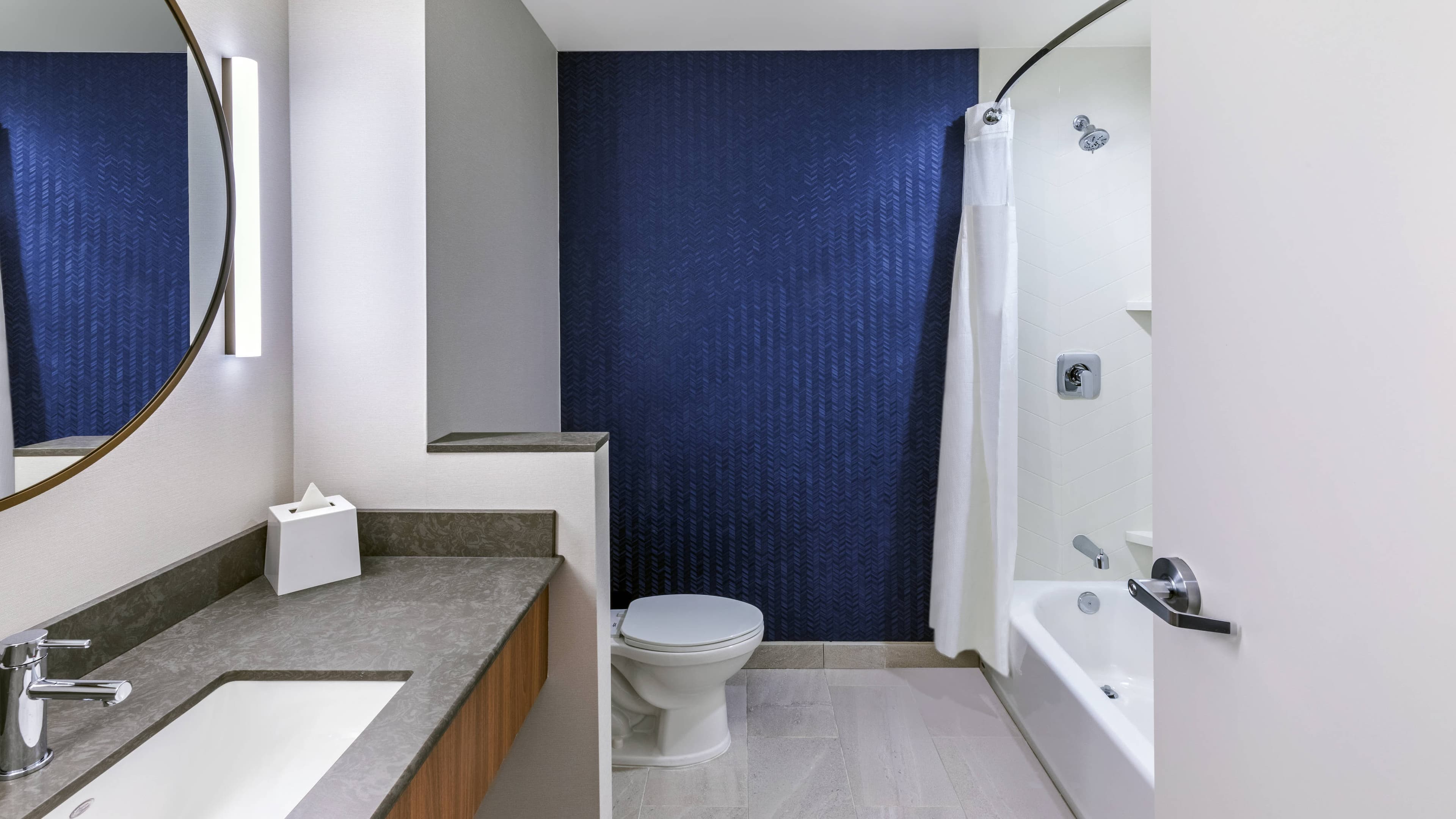 Suite - Image 1