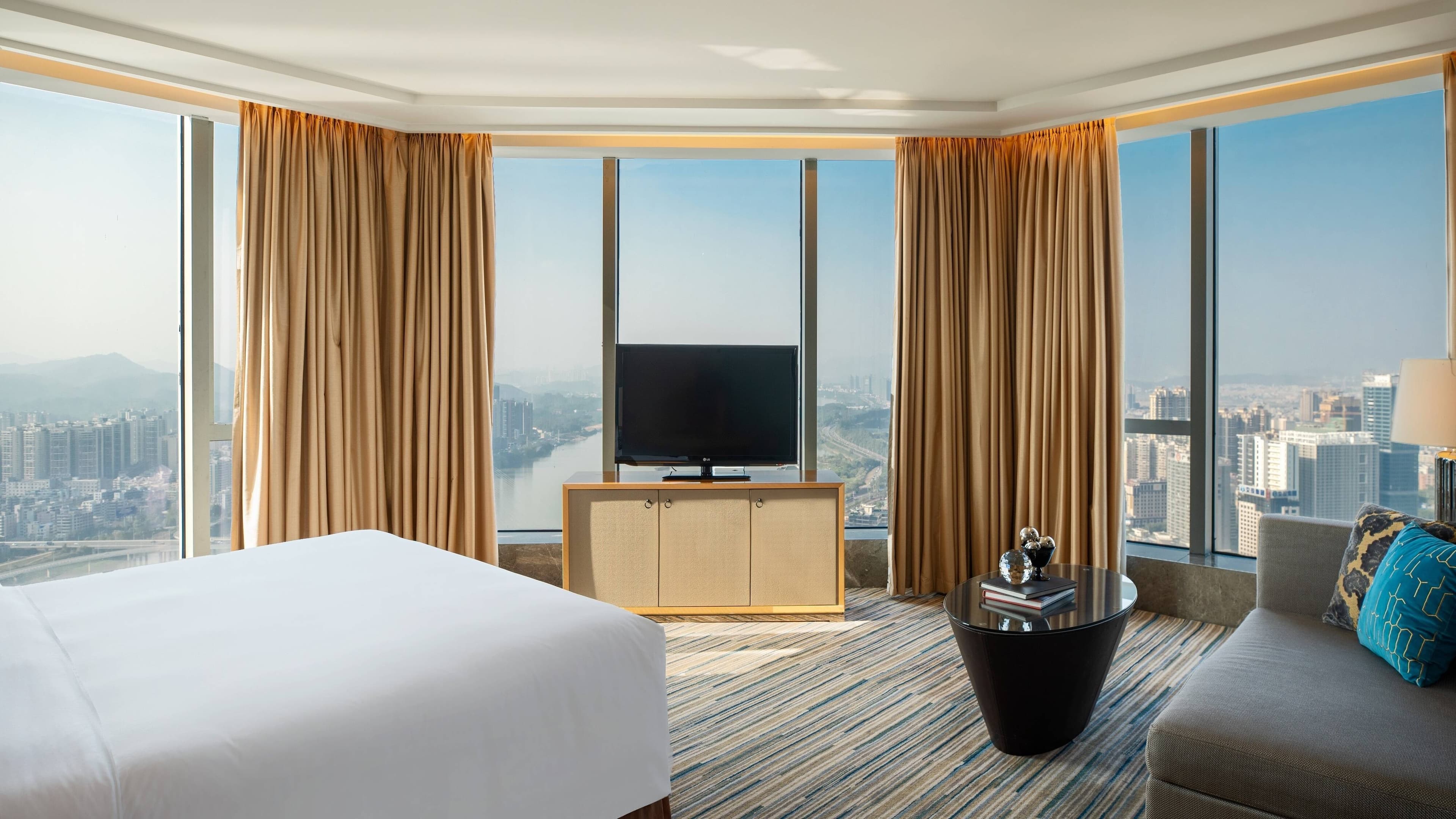 Renaissance Huizhou Hotel - Image 2