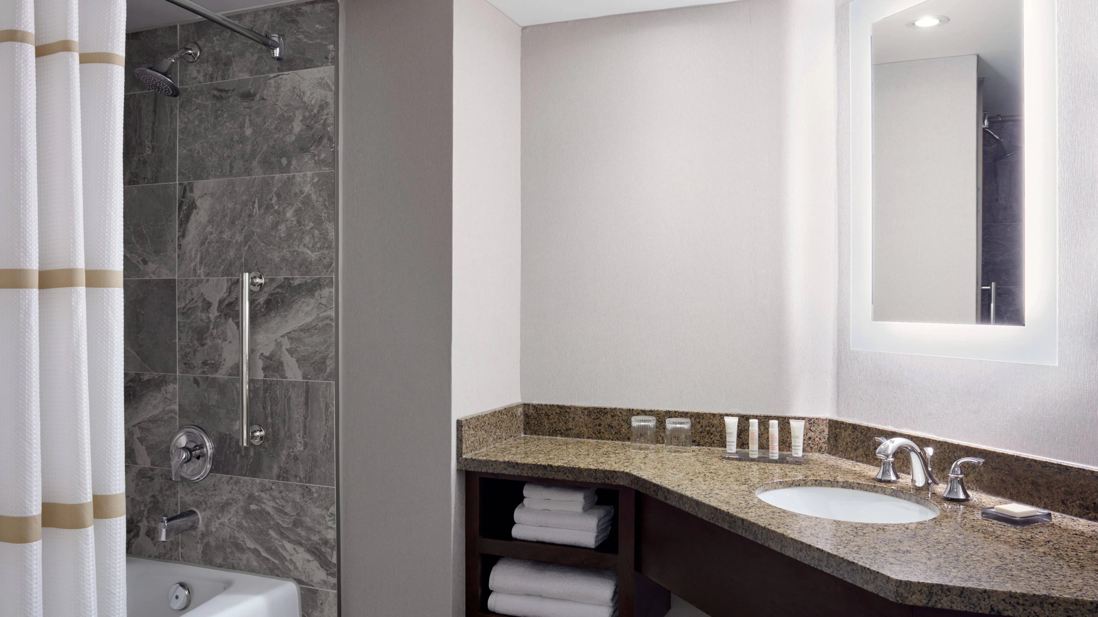 Niagara Falls Marriott Fallsview Hotel & Spa - Image 4