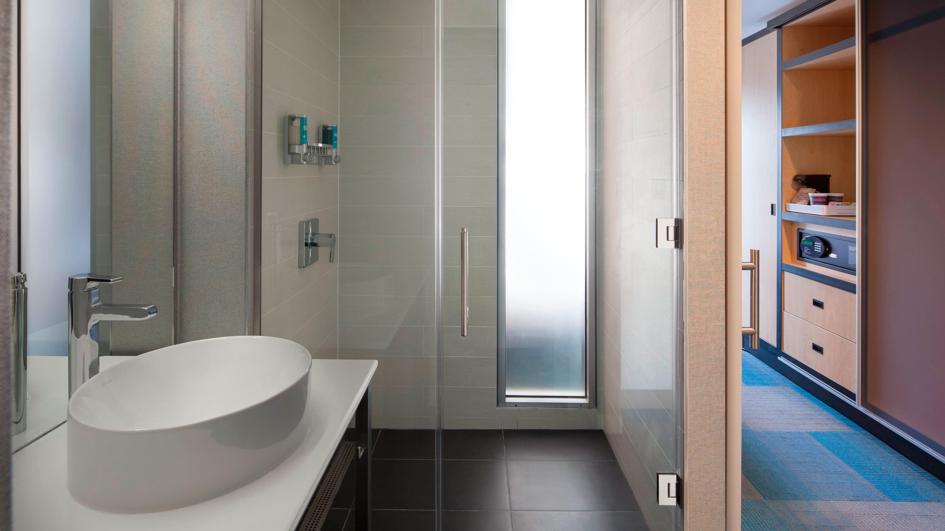 Aloft Long Island City-Manhattan View - Image 4