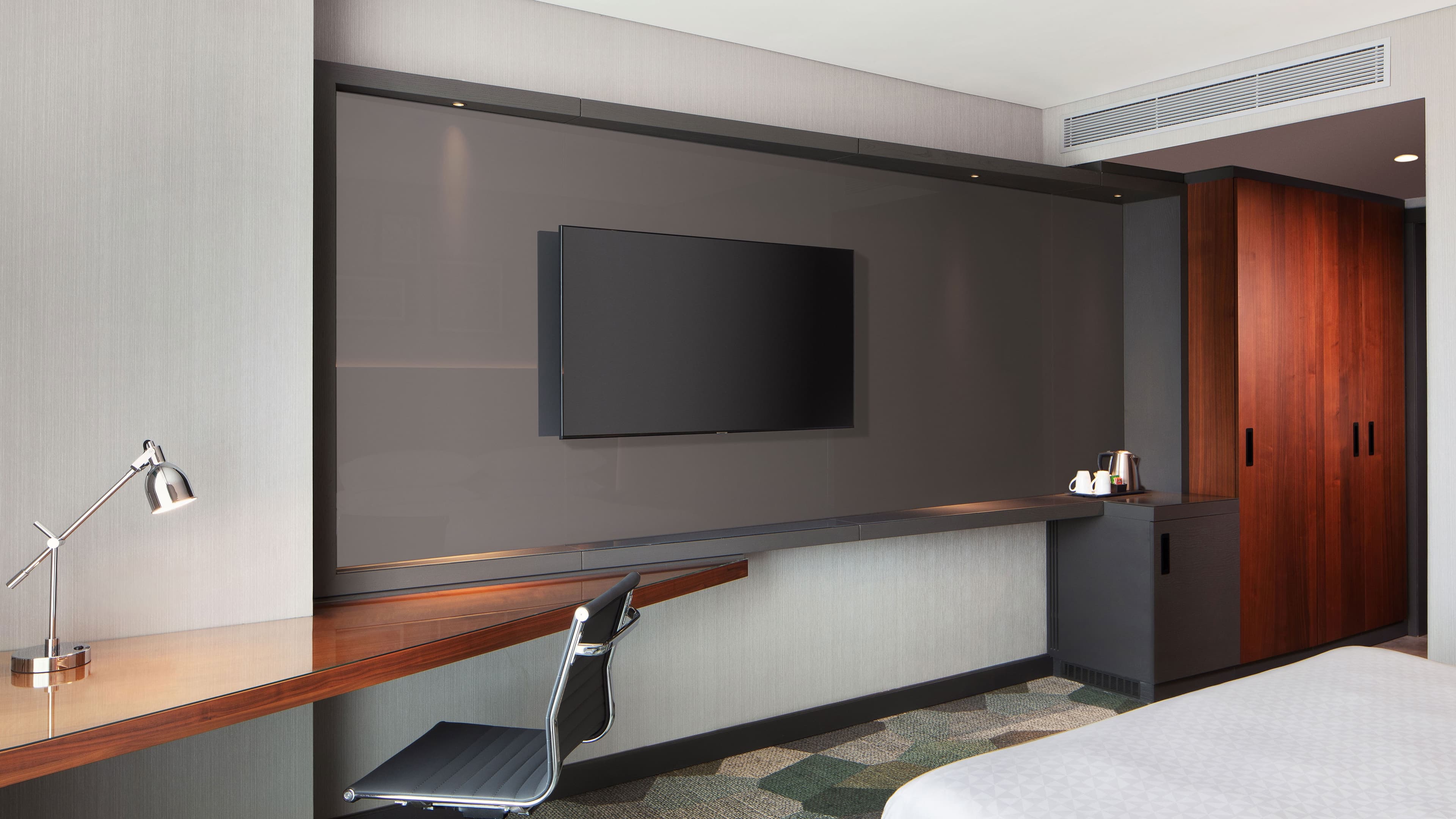 Deluxe King Room - Image 2