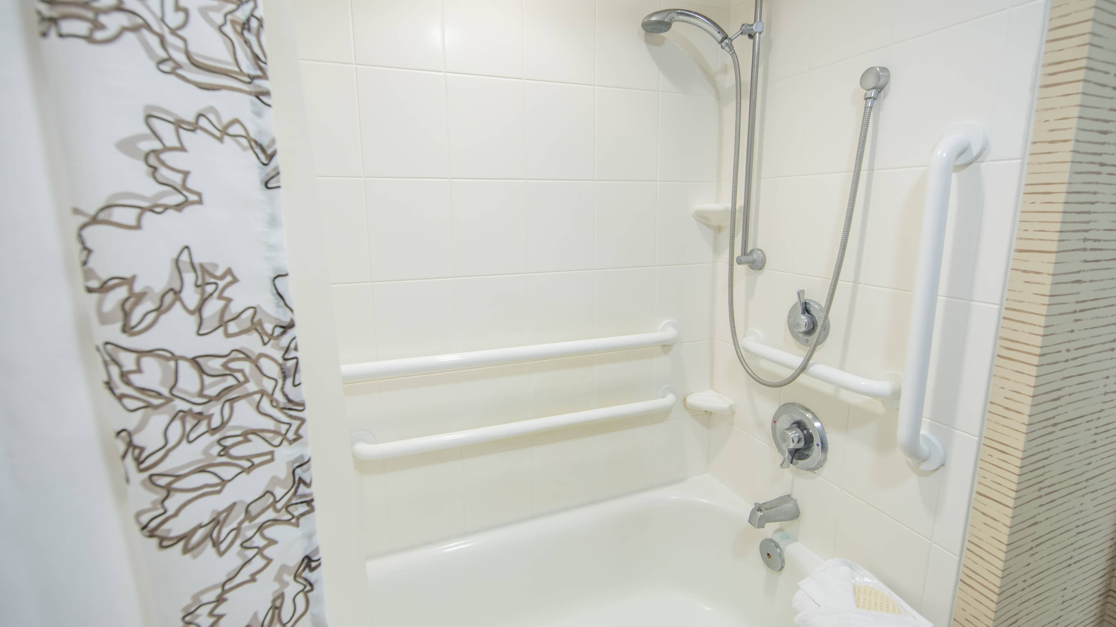 1 Bedroom Suite - Image 11