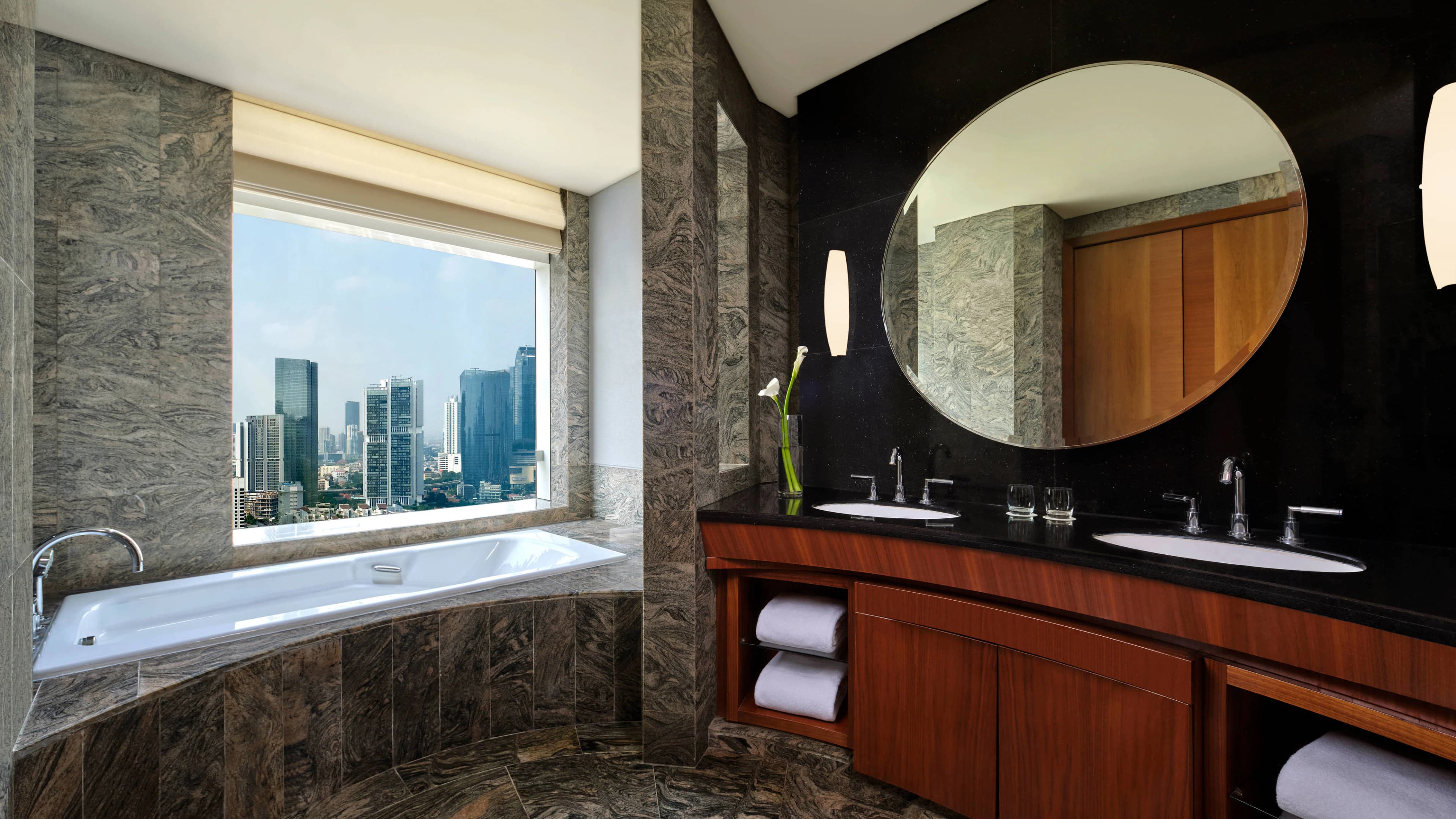 Guest Room - Image 5