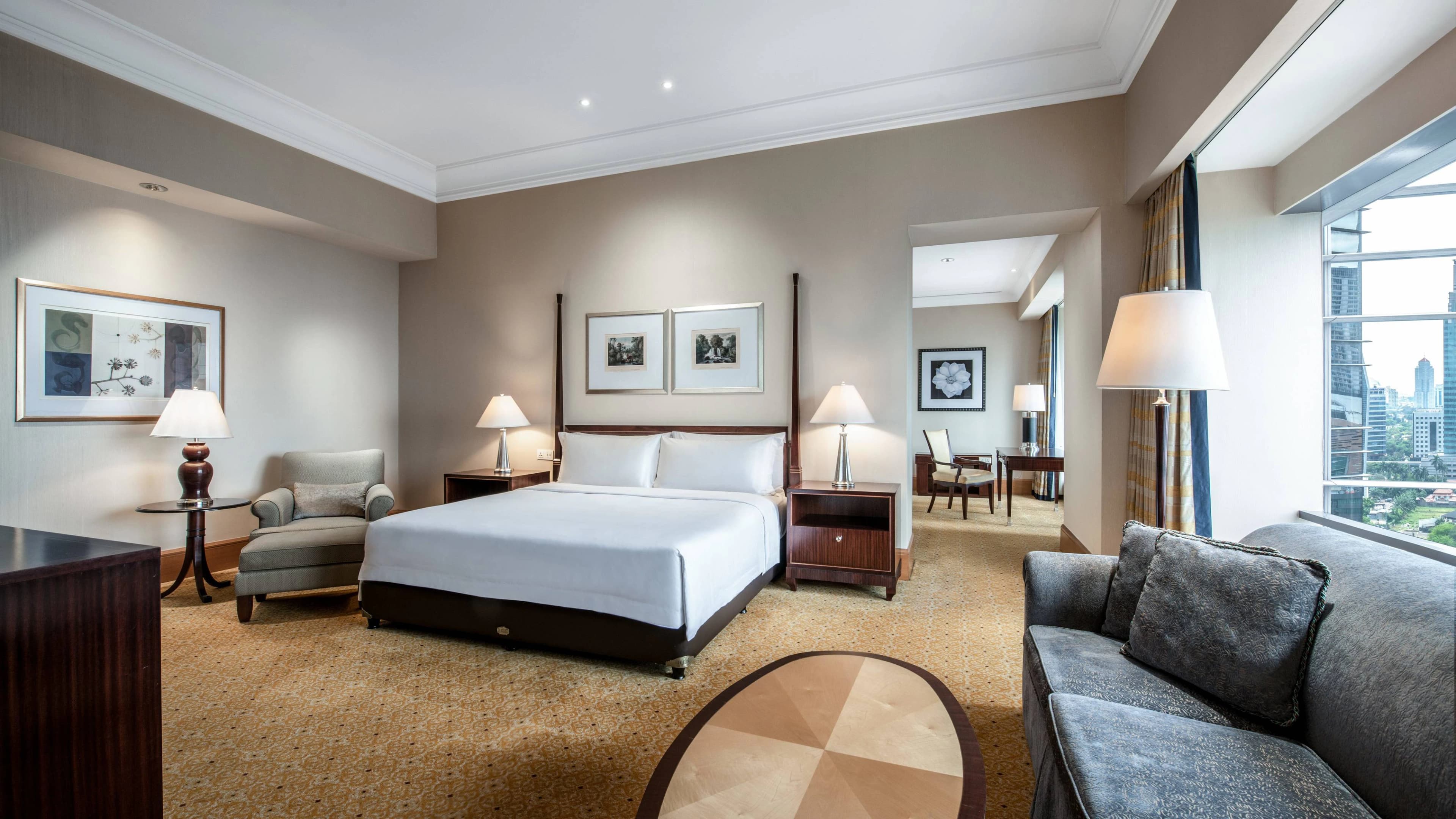 The Ritz-Carlton Jakarta, Mega Kuningan - Image 2