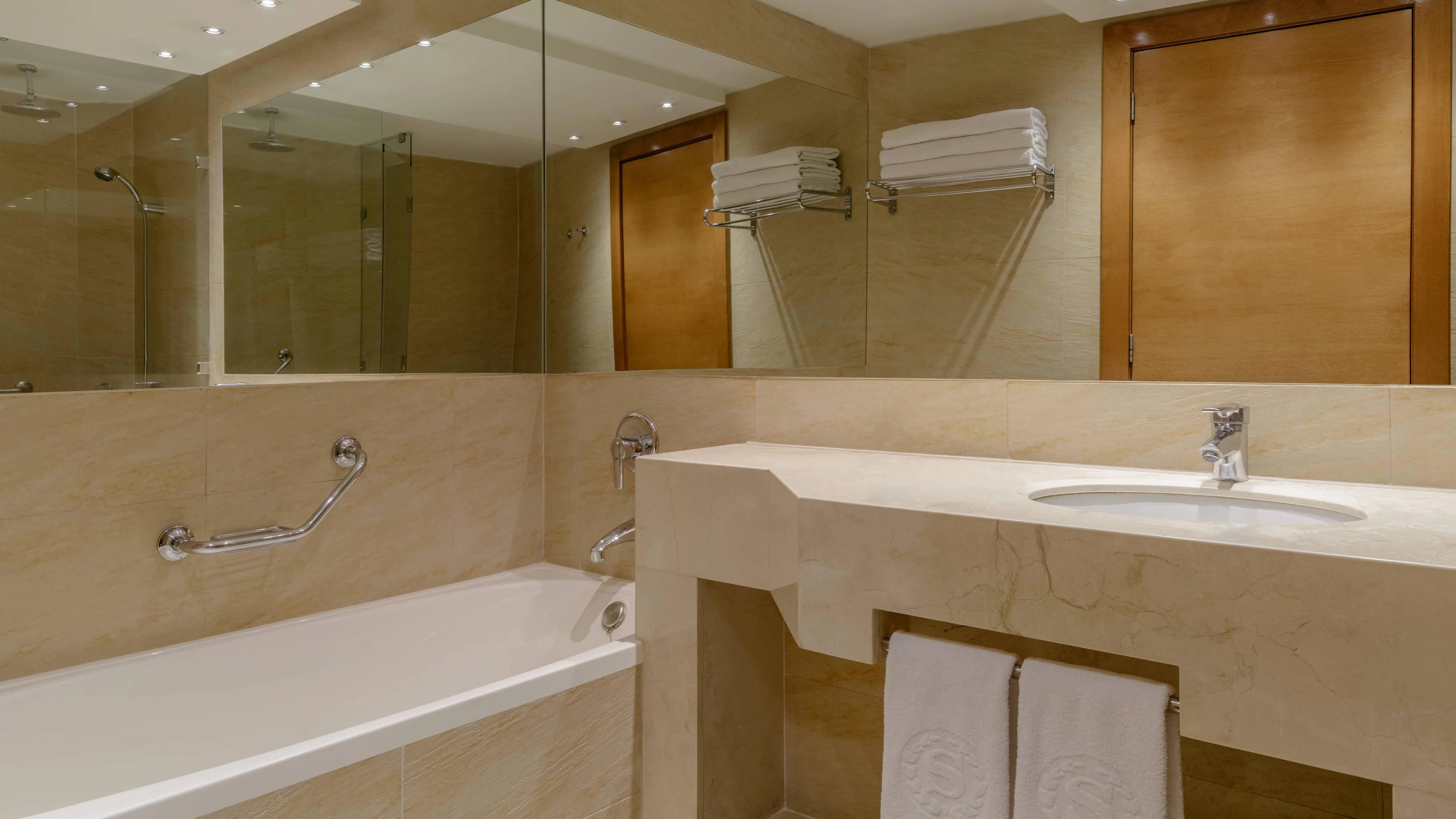 Sheraton Miramar Hotel & Convention Center - Image 4