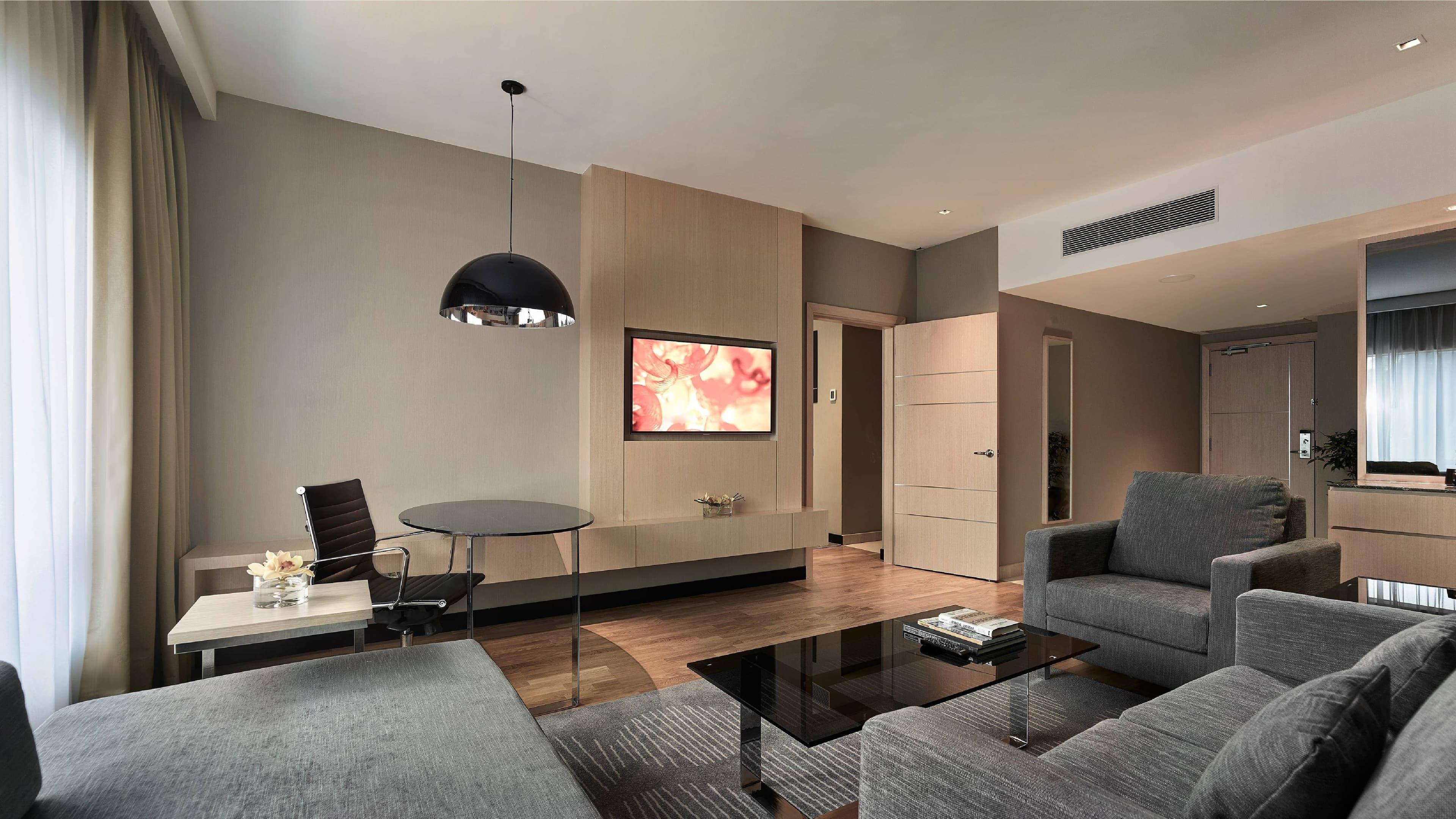 Club Executive Suite - Image 2