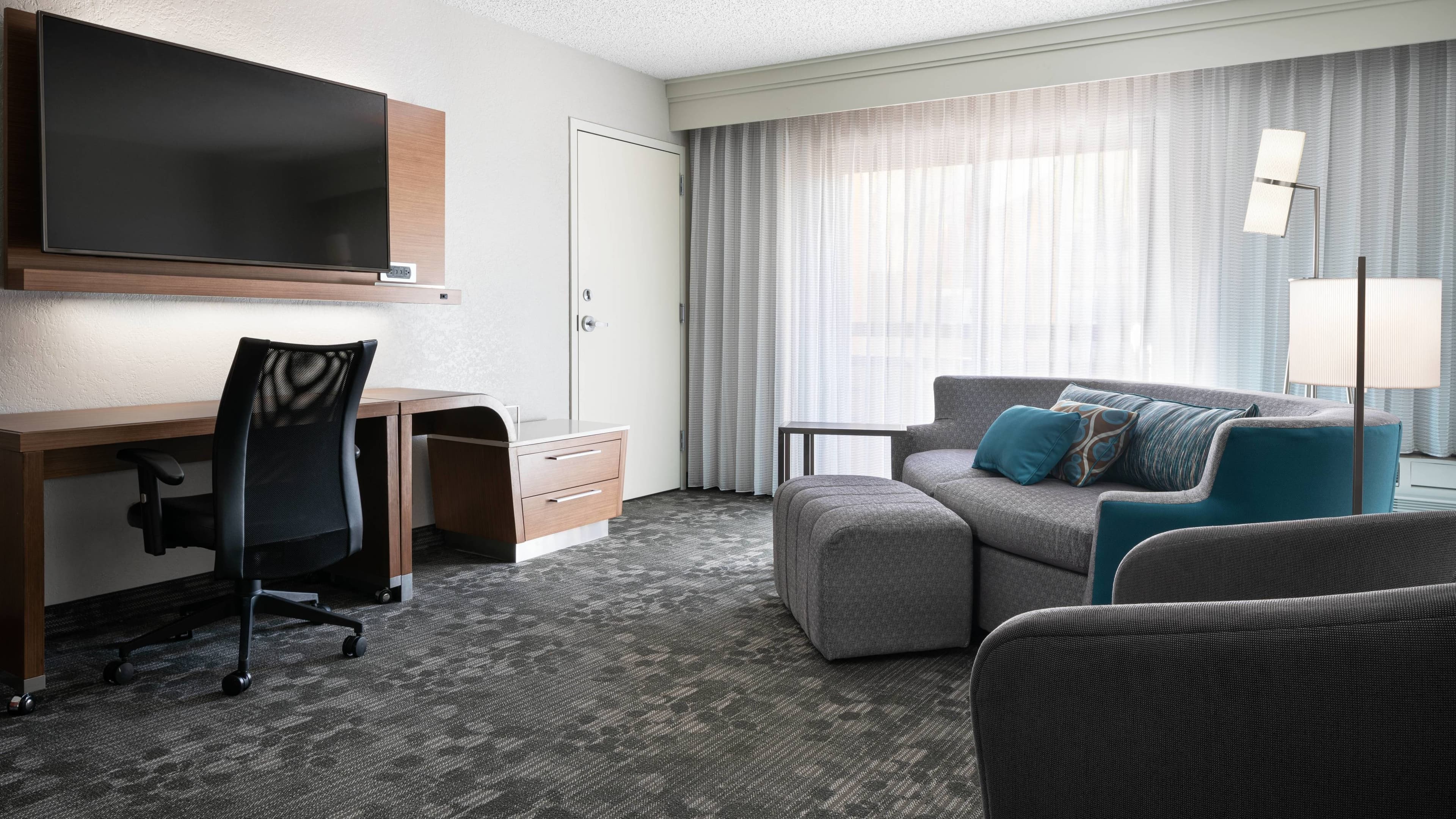 Courtyard Las Vegas Convention Center - Image 3