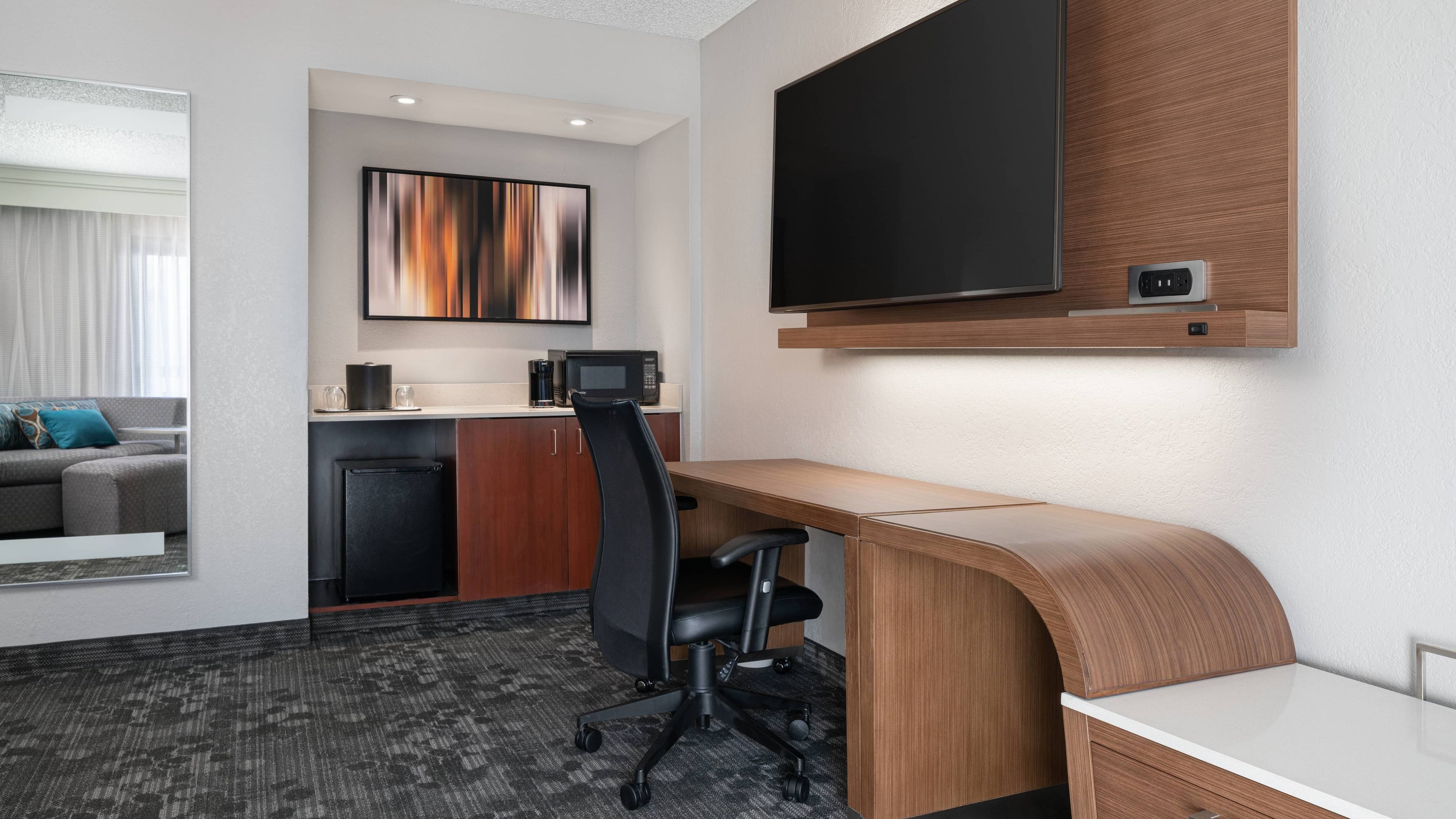 Courtyard Las Vegas Convention Center - Image 5