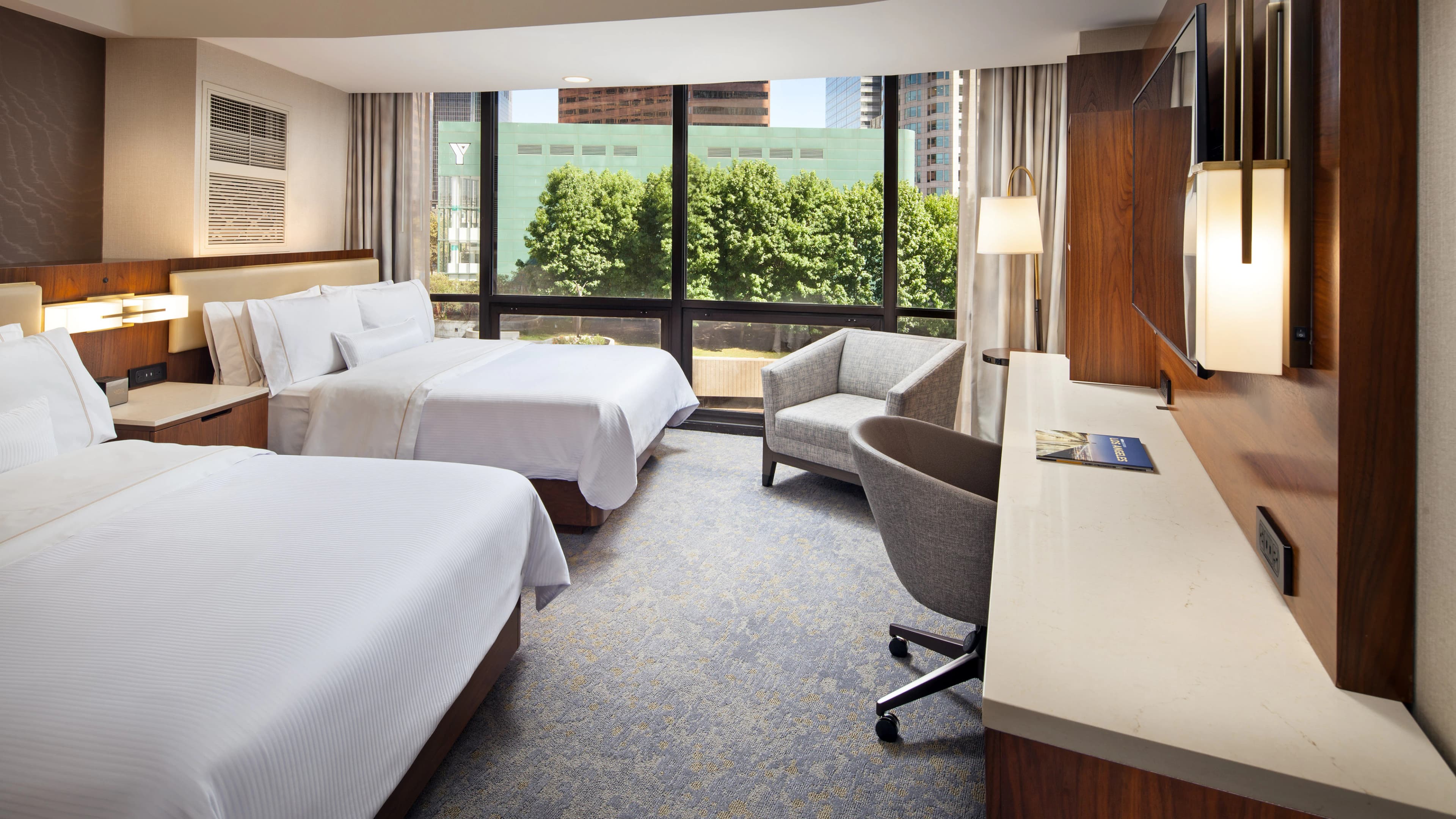 The Westin Bonaventure Hotel & Suites, Los Angeles - Image 2