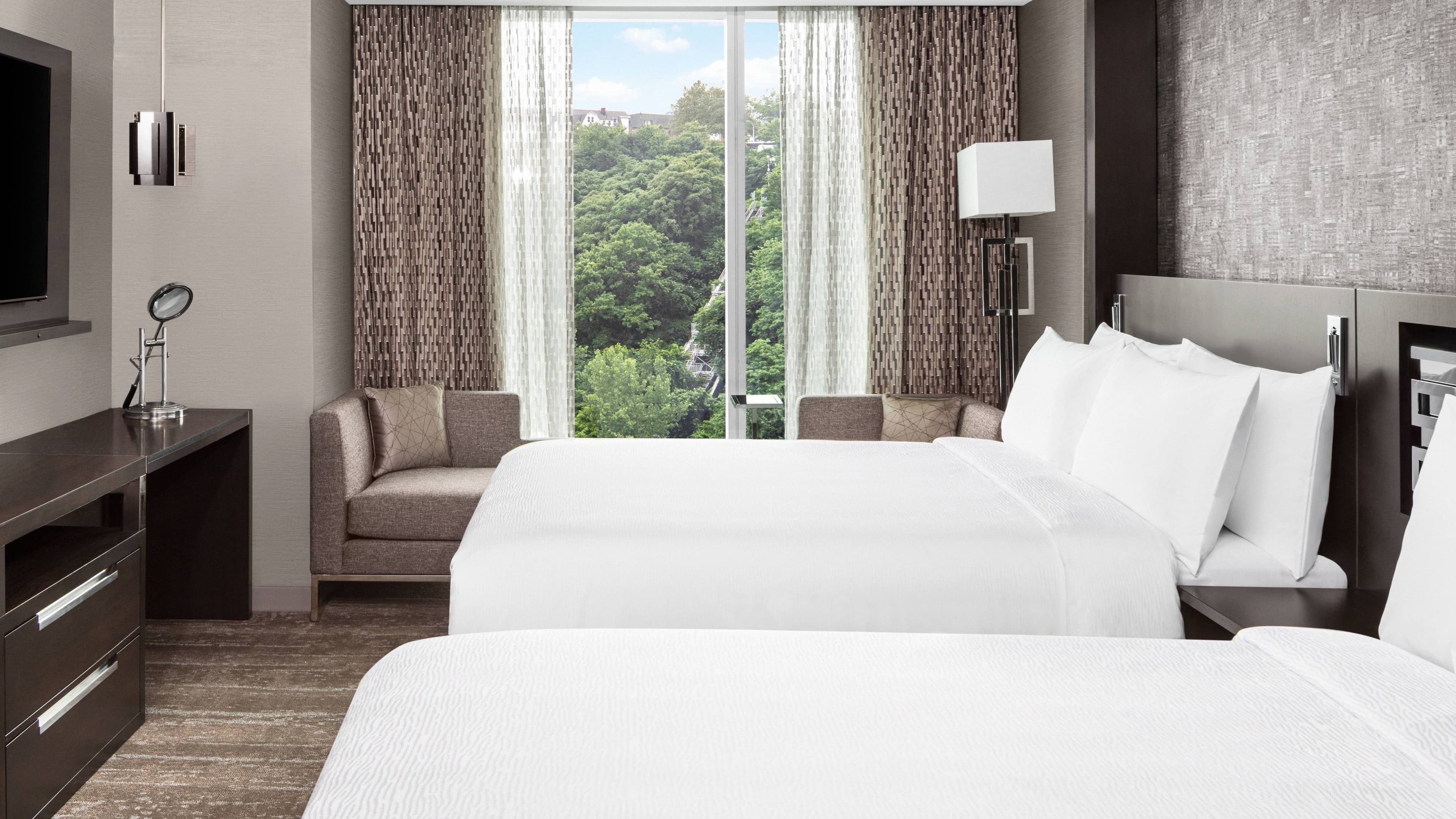 Envue, Autograph Collection - Image 4