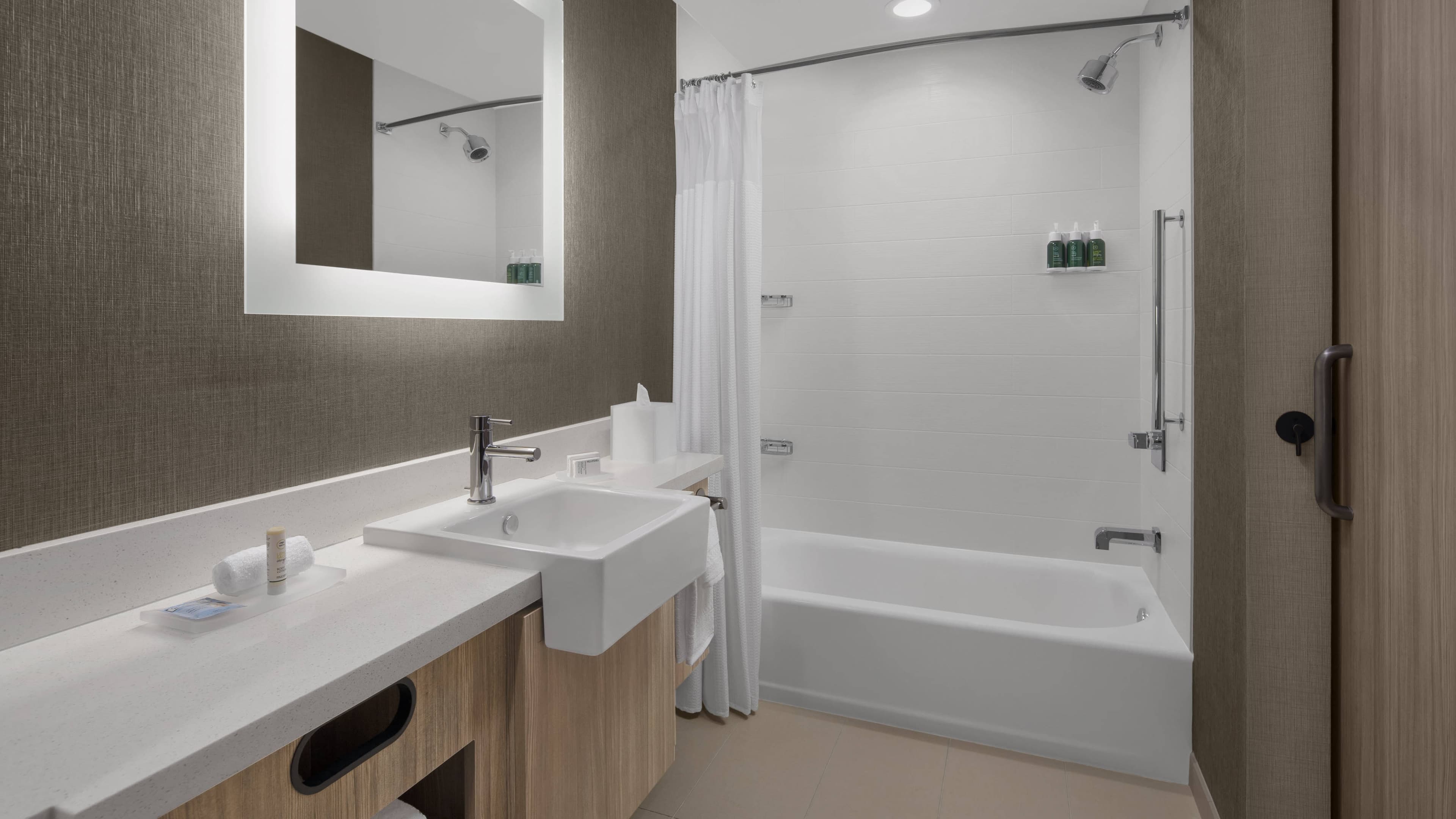 King Guest Suite - Image 7