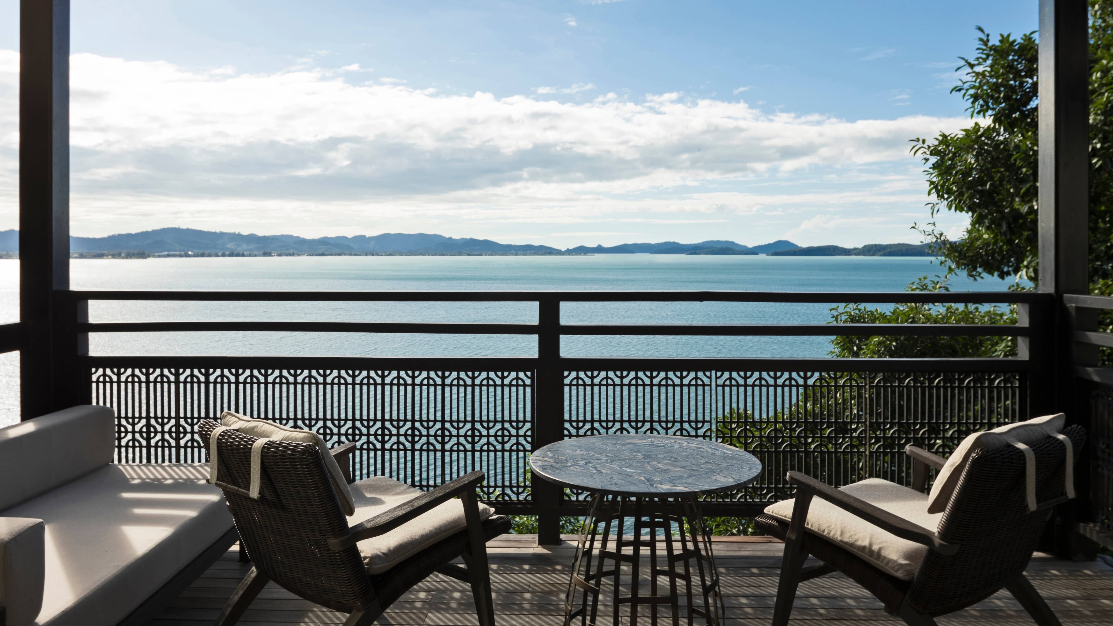 Deluxe Guest room - Image 4