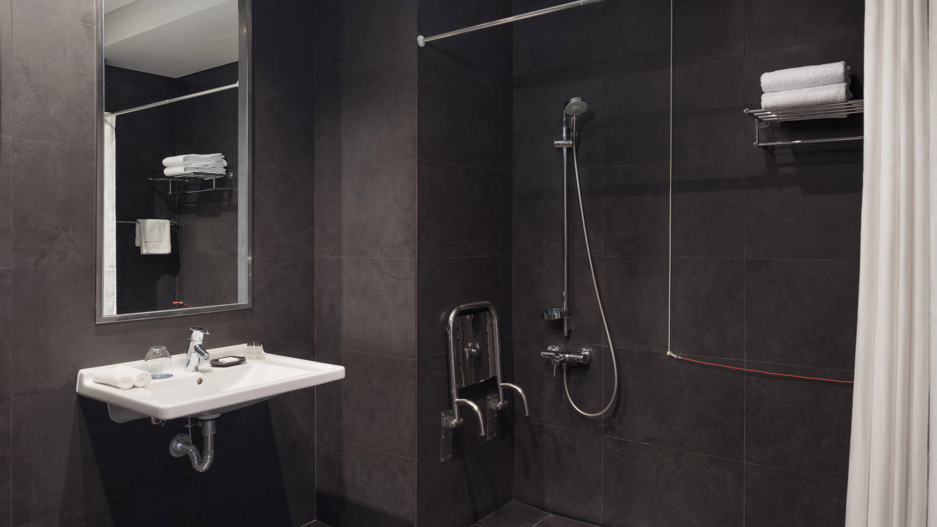 Premium Deluxe Room - Image 10