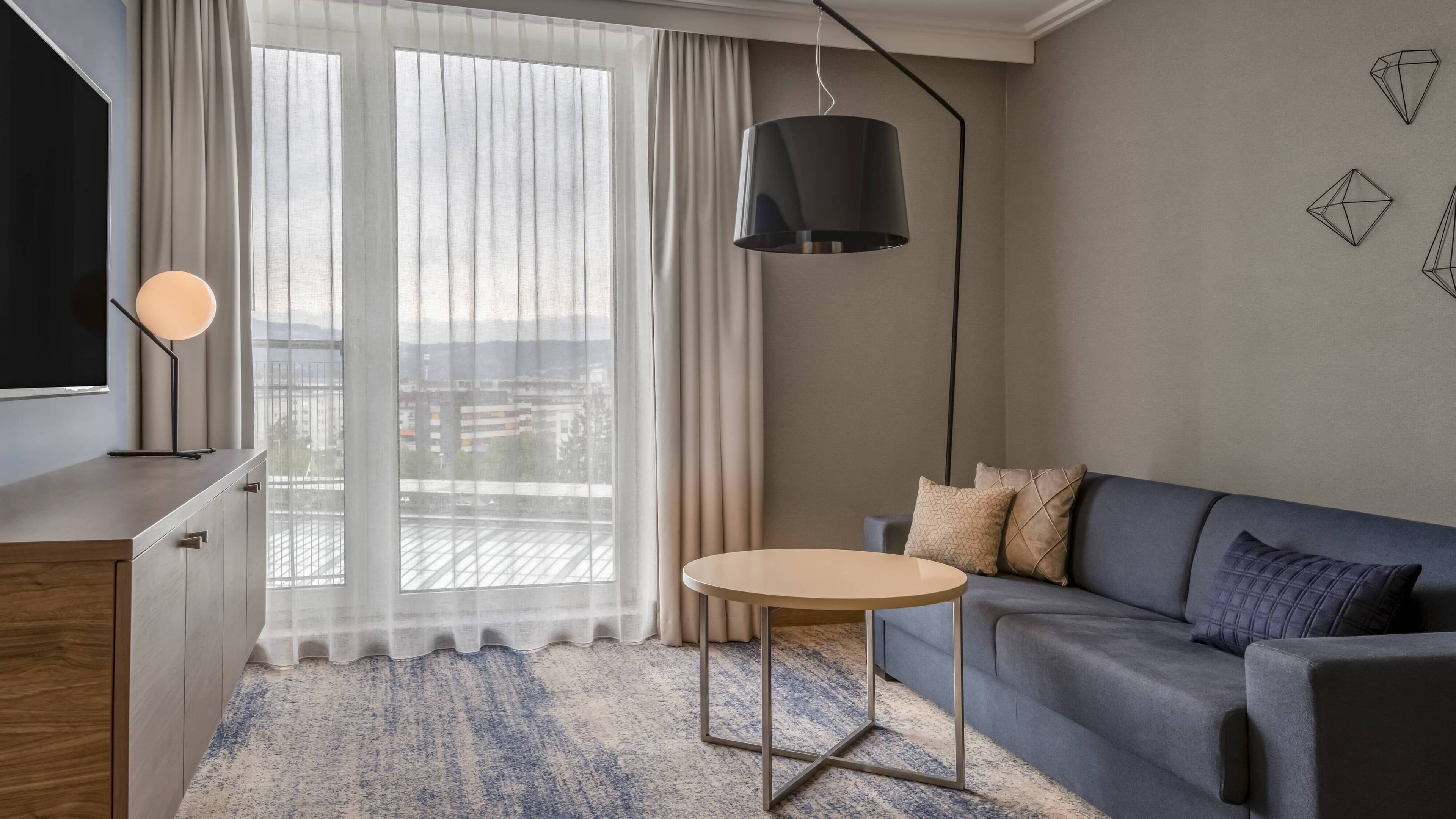 Junior Suite - Image 3
