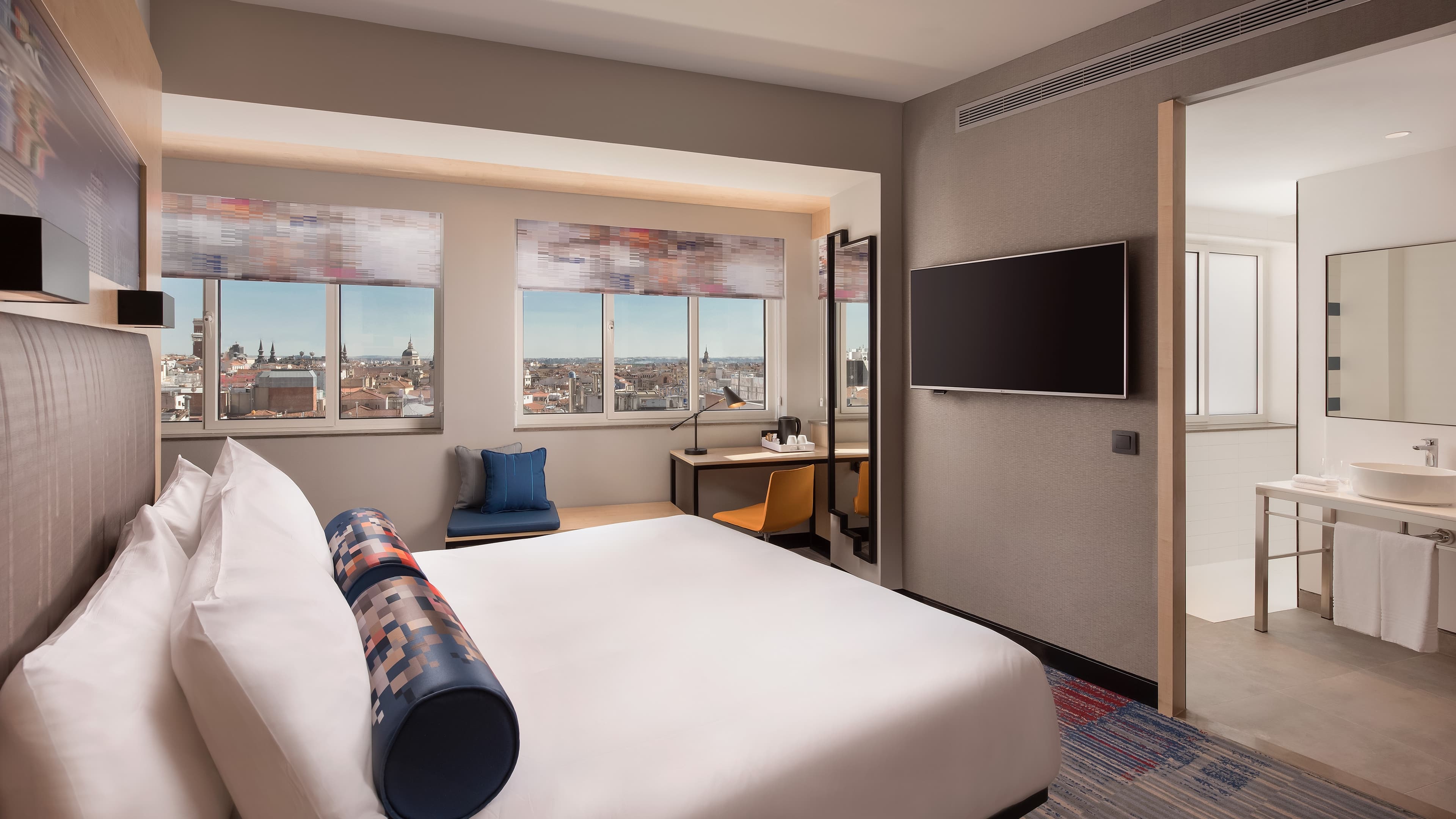 Aloft - Image 4
