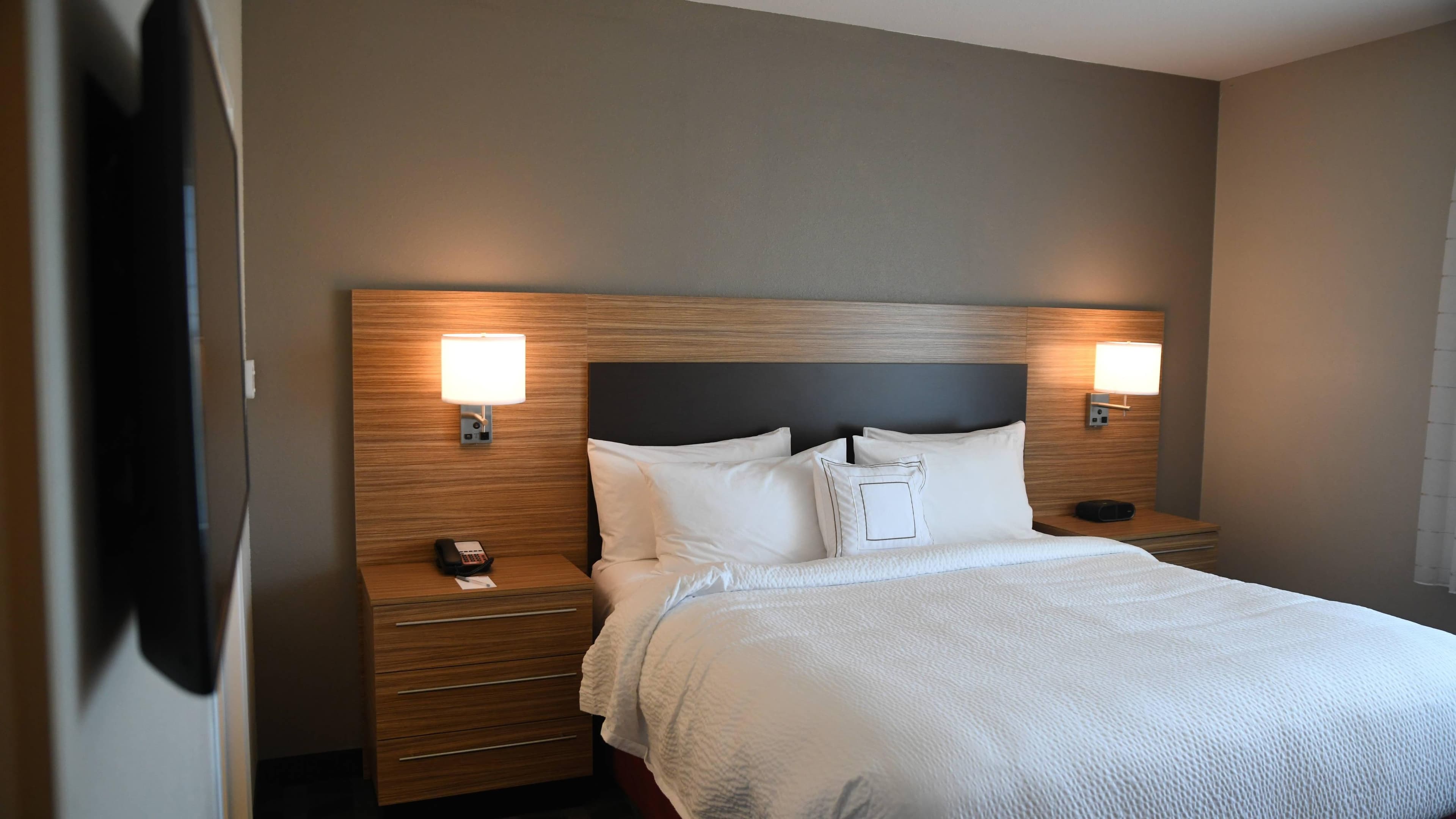 TownePlace Suites Kansas City at Briarcliff - Image 4