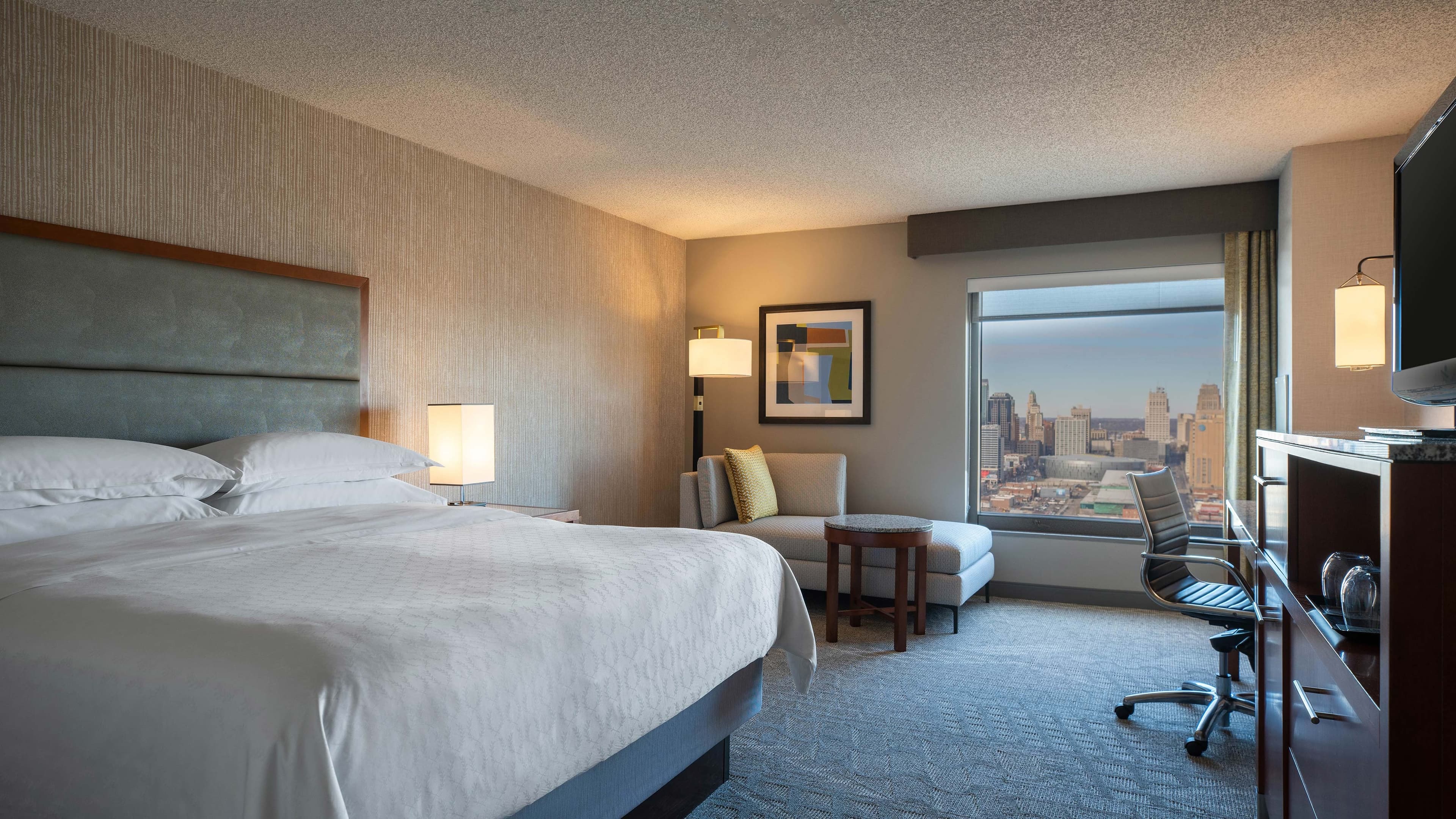 Sheraton Kansas City Hotel at Crown Center - Image 4