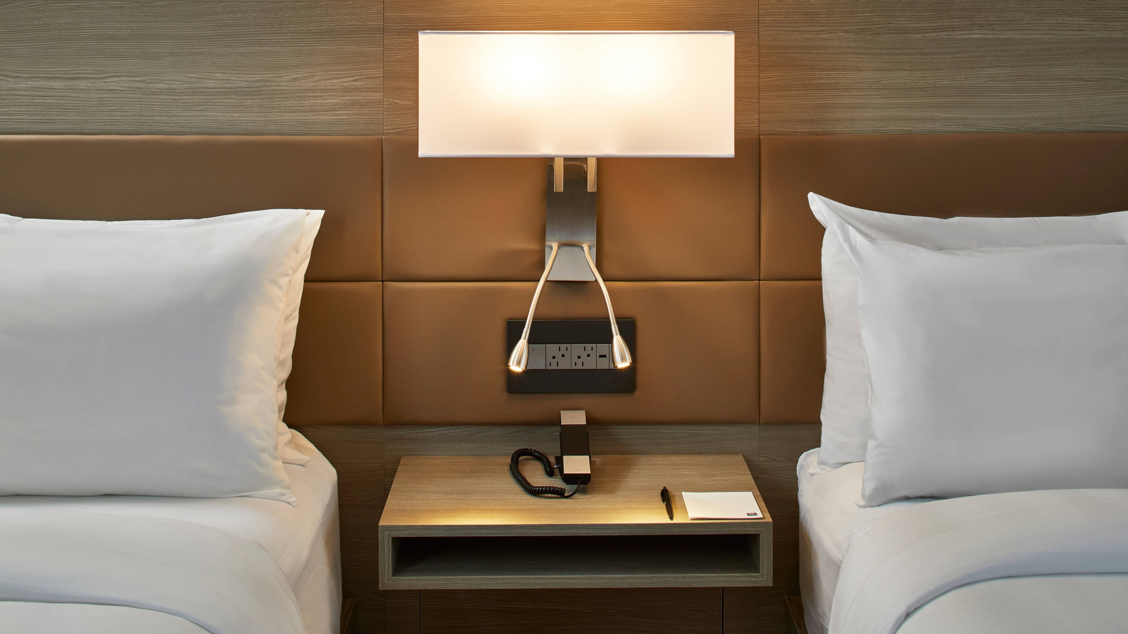 2 Queen Beds - Image 2